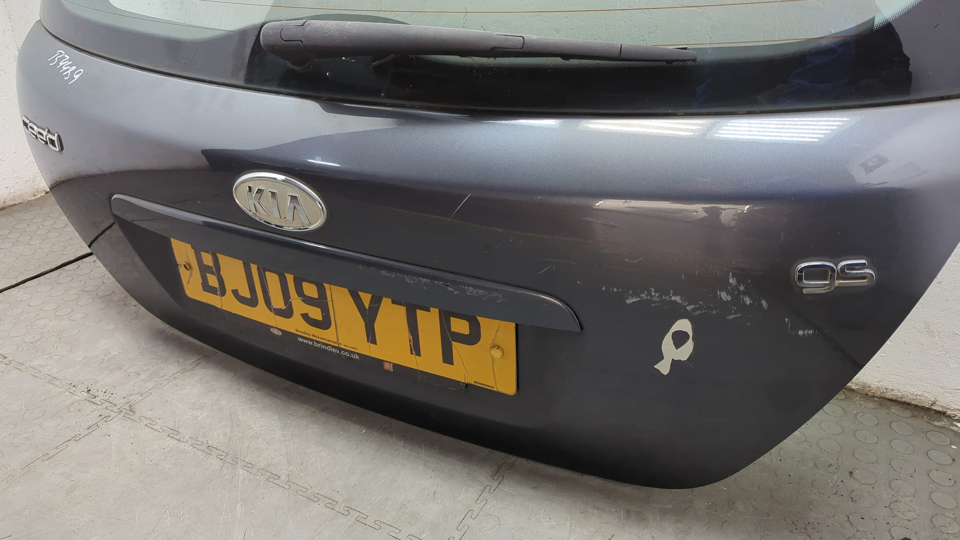 Дверь багажника