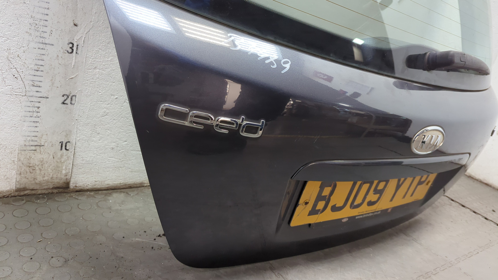 Дверь багажника