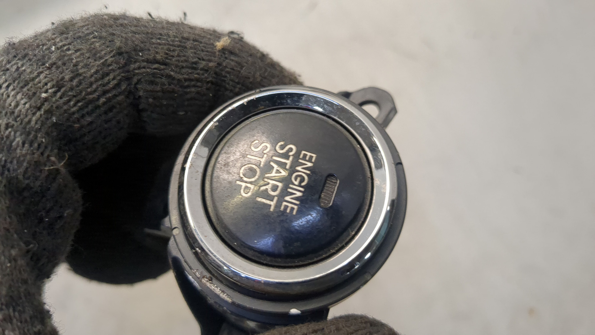 Кнопка запуска двигателя