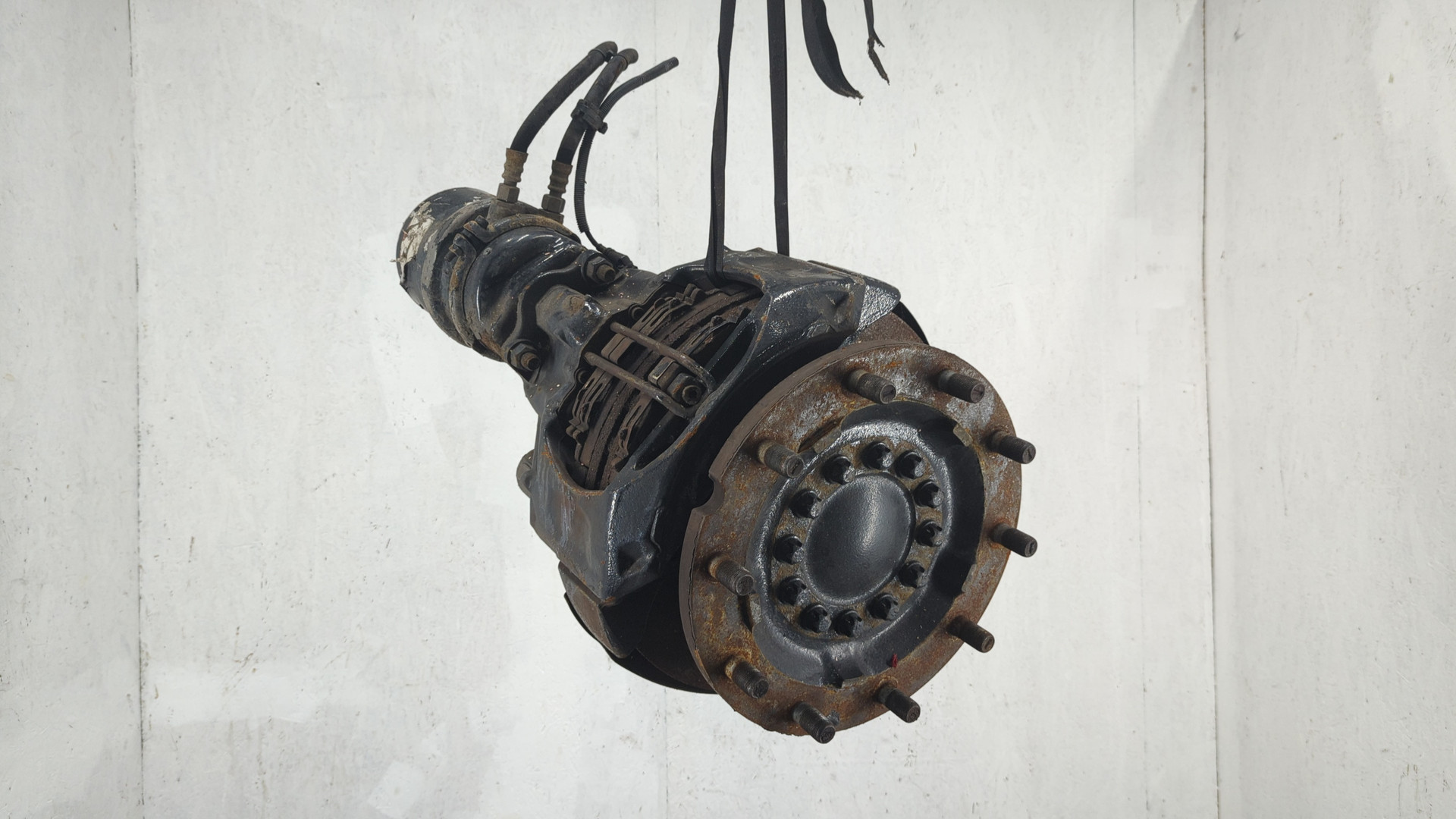 Кулак поворотный передний левый