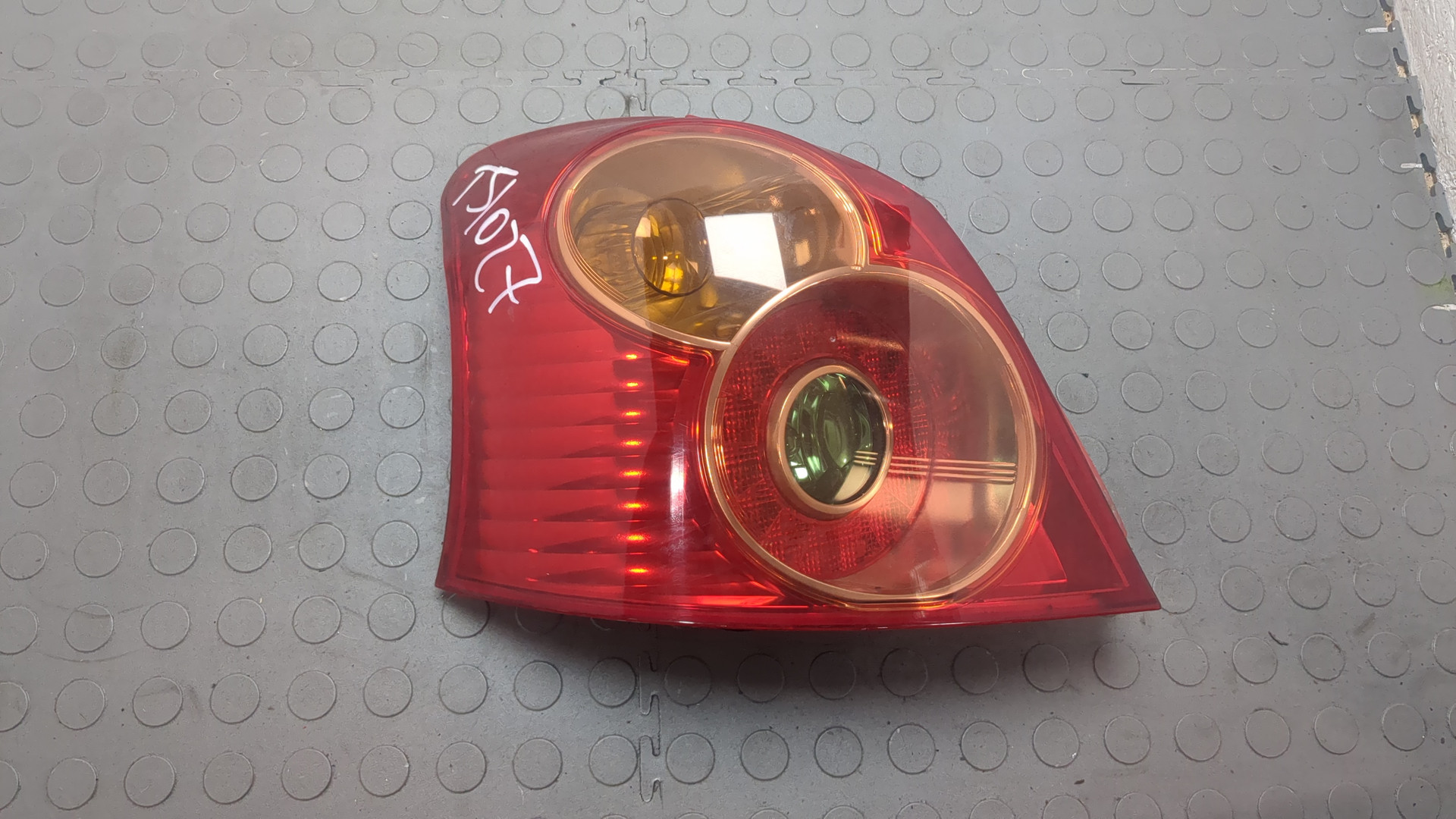 Фонарь задний левый