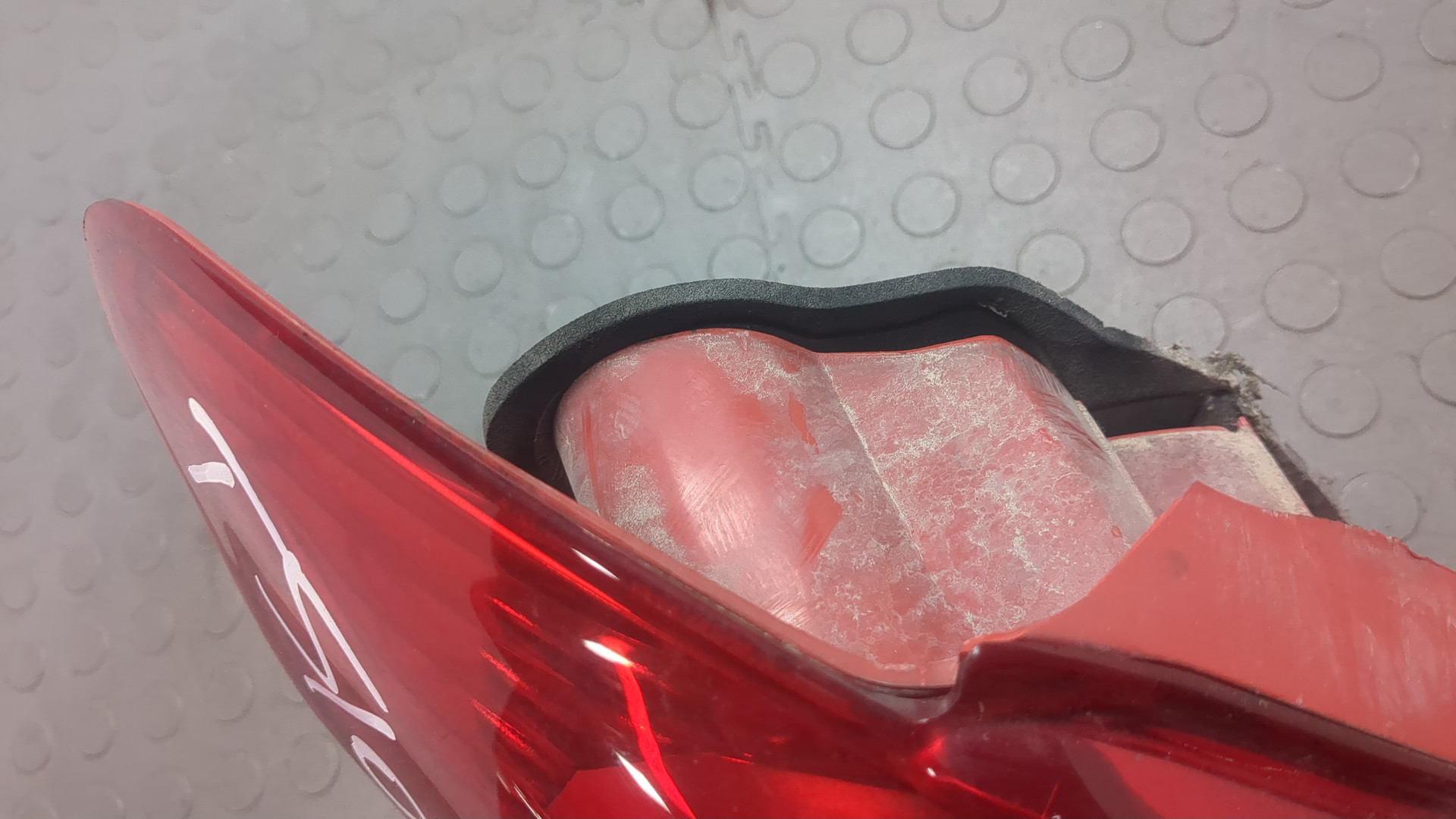 Фонарь задний левый