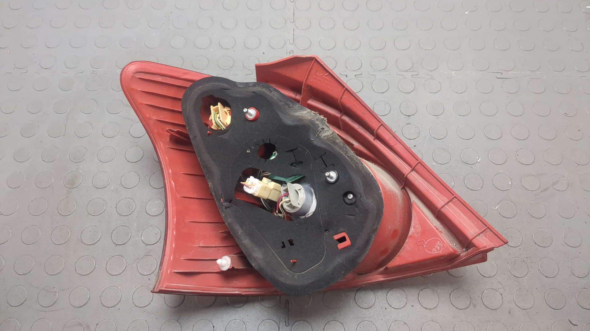 Фонарь задний правый