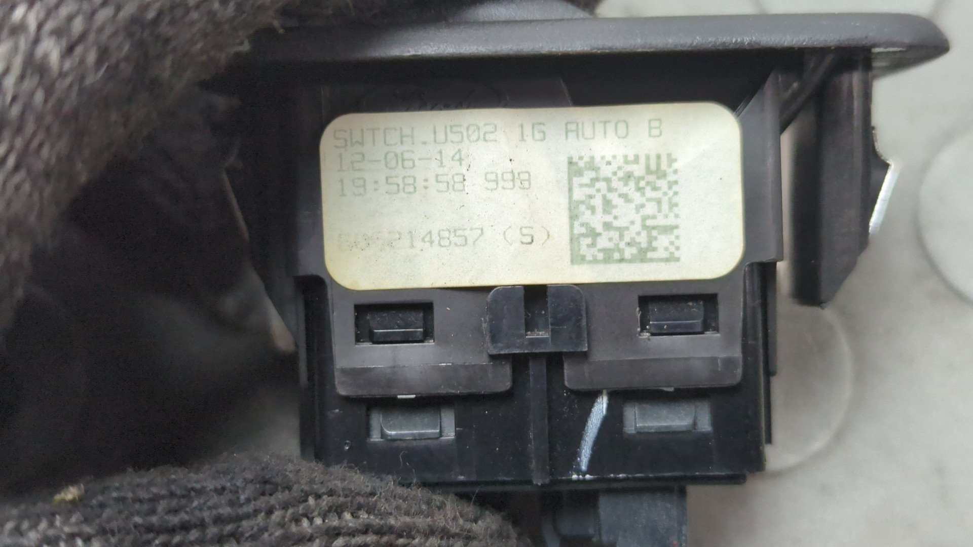 Кнопка стеклоподъемника