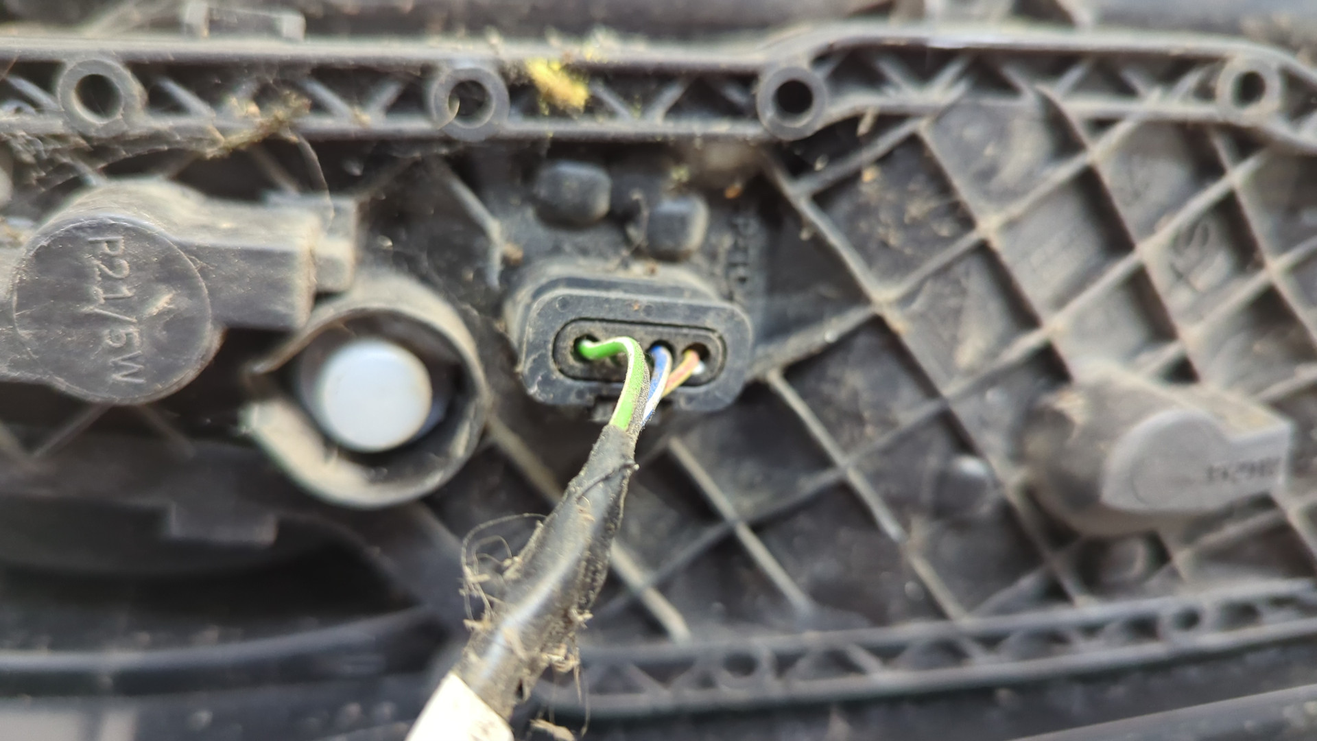 Фонарь задний левый