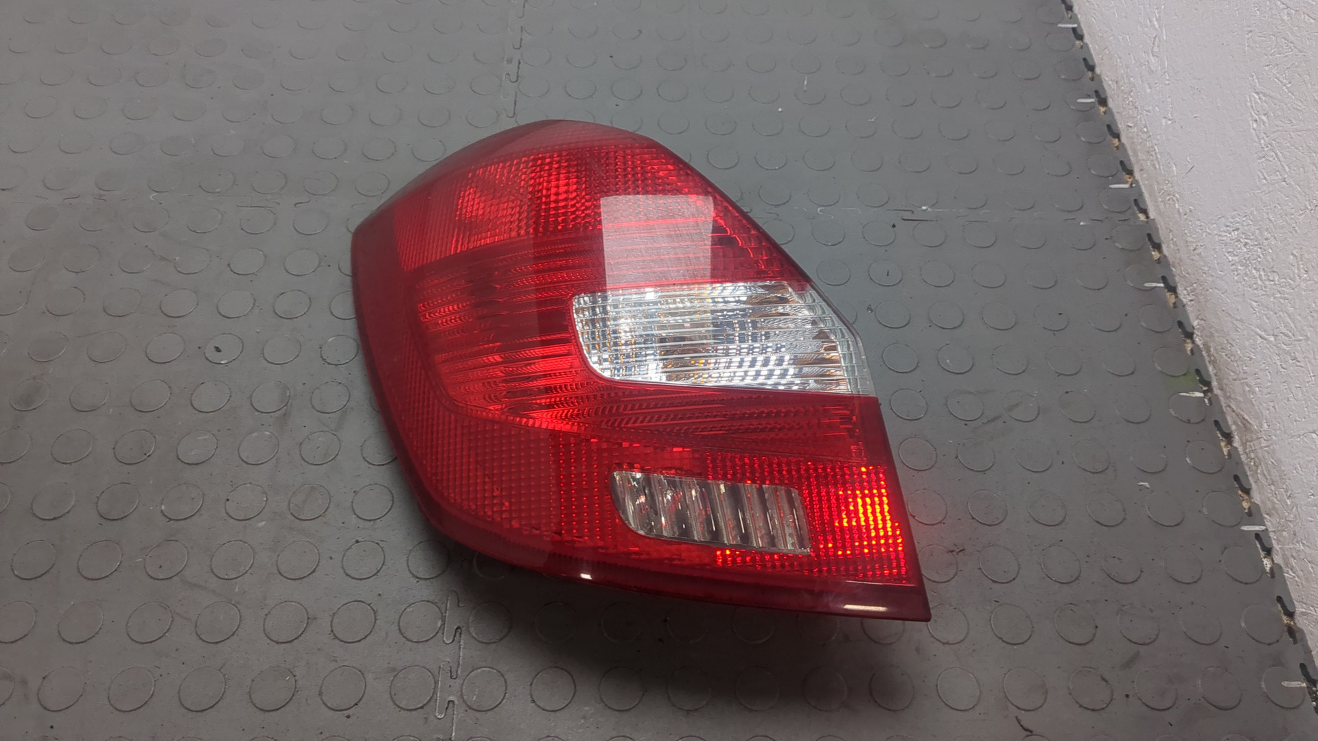 Фонарь задний левый