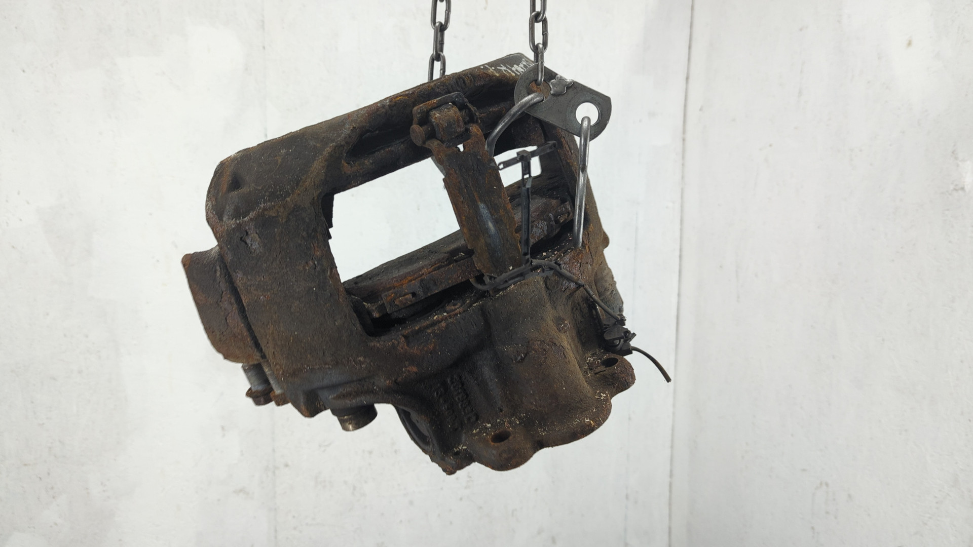 Суппорт передний правый