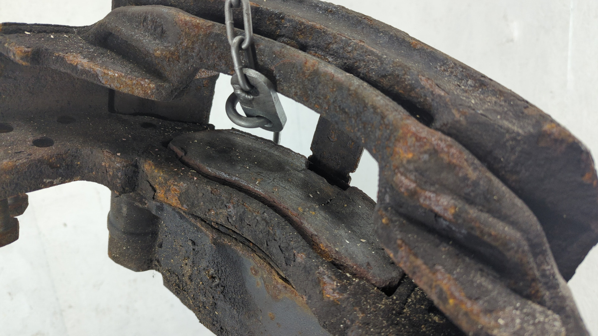 Суппорт передний правый