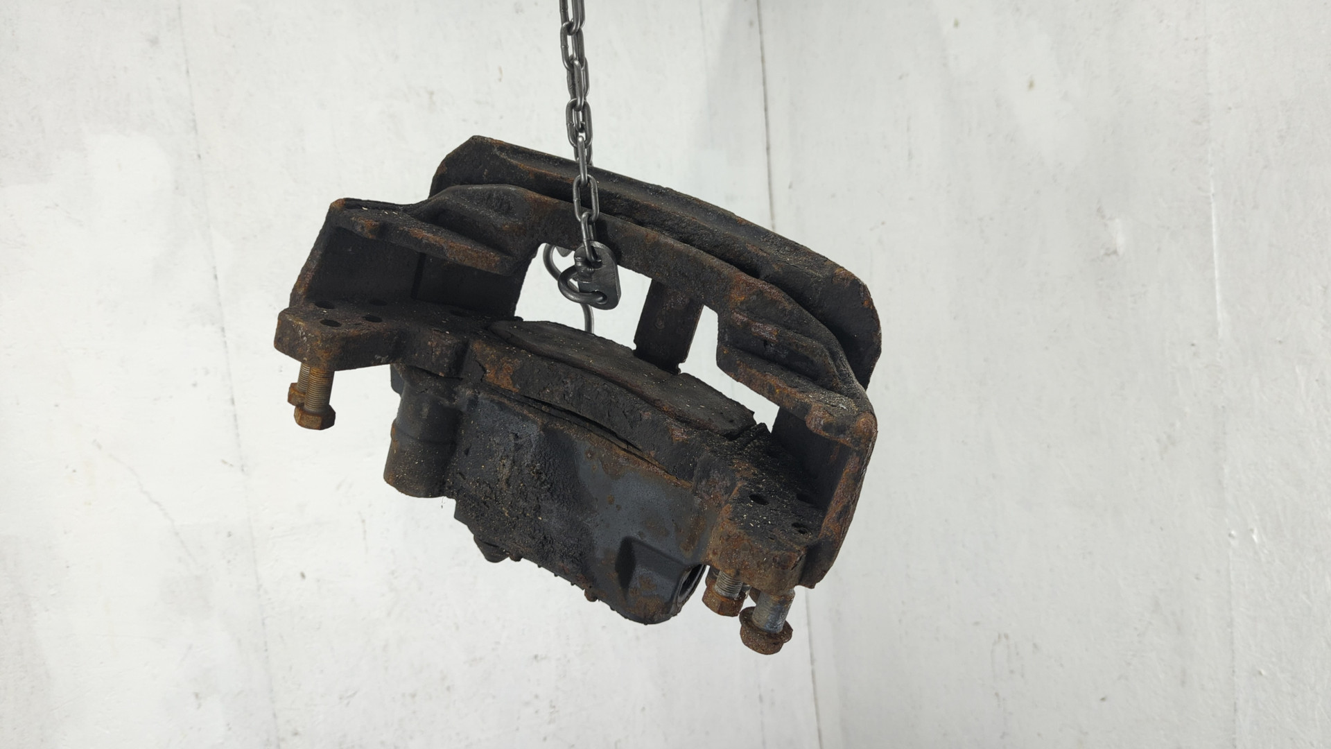 Суппорт передний правый