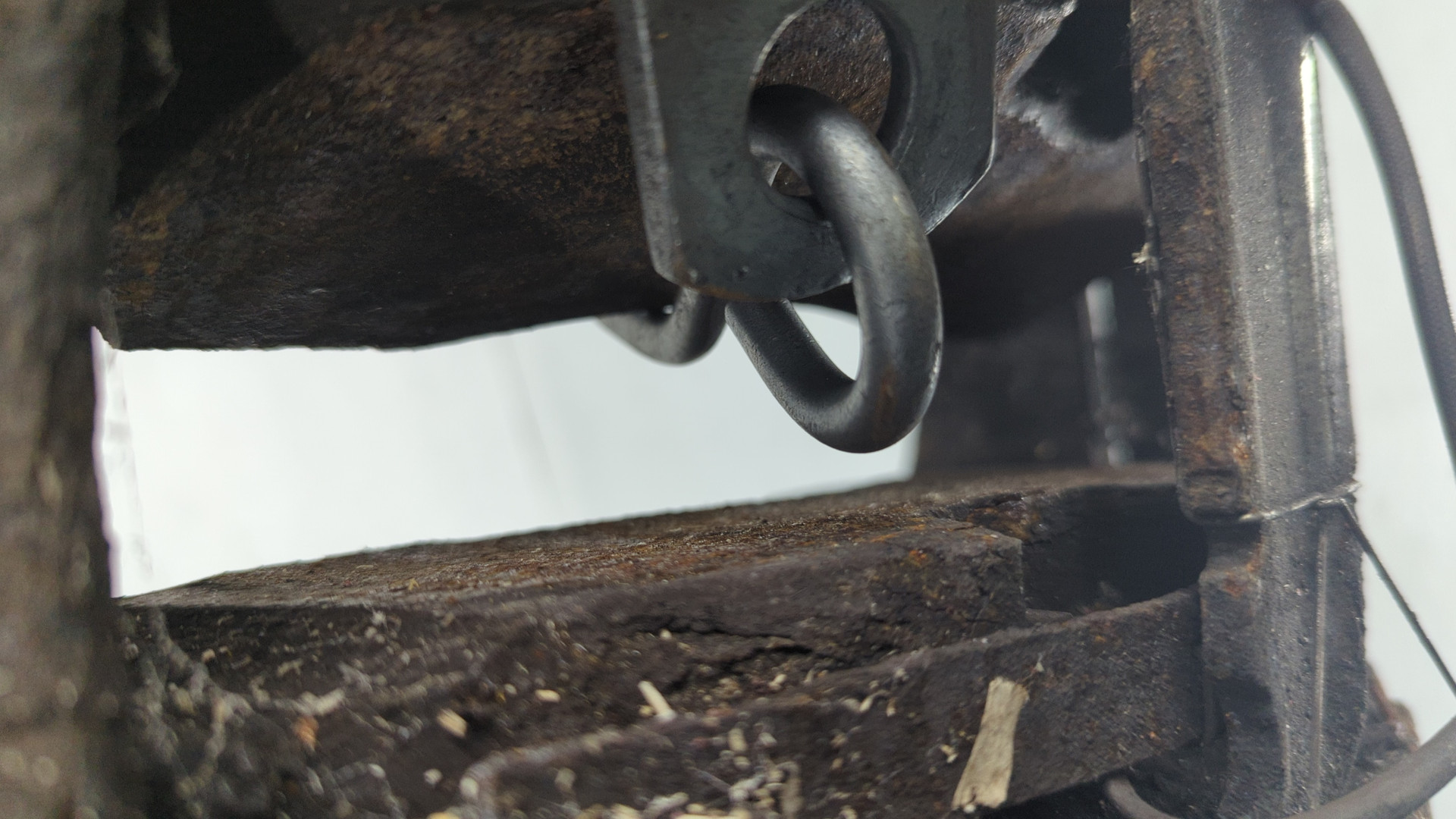 Суппорт передний левый