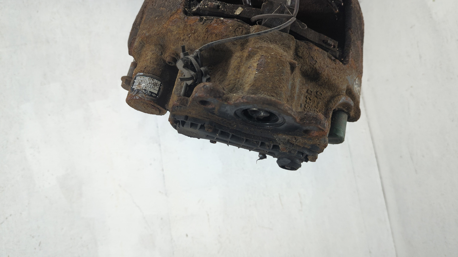 Суппорт передний левый