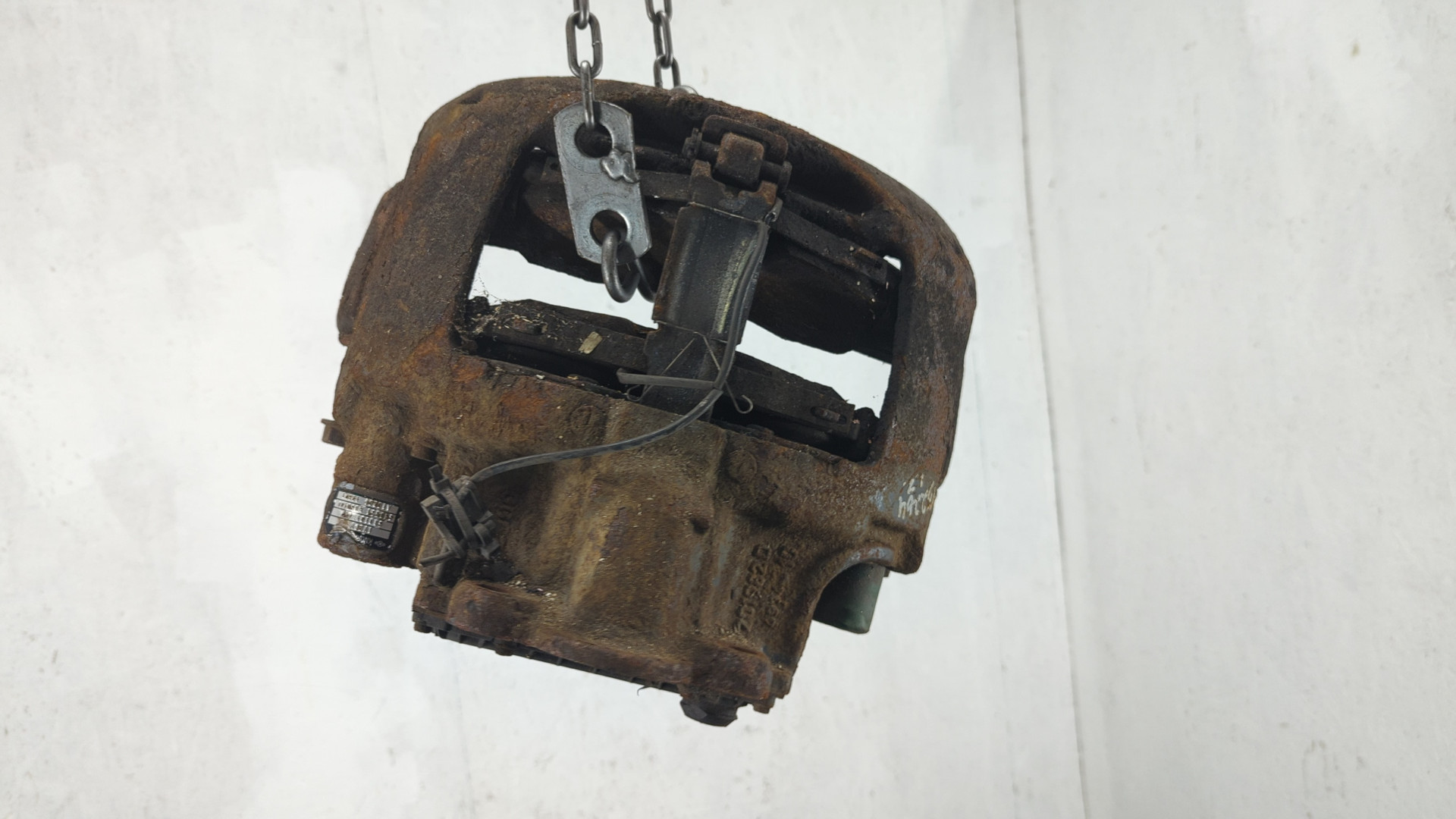 Суппорт передний левый