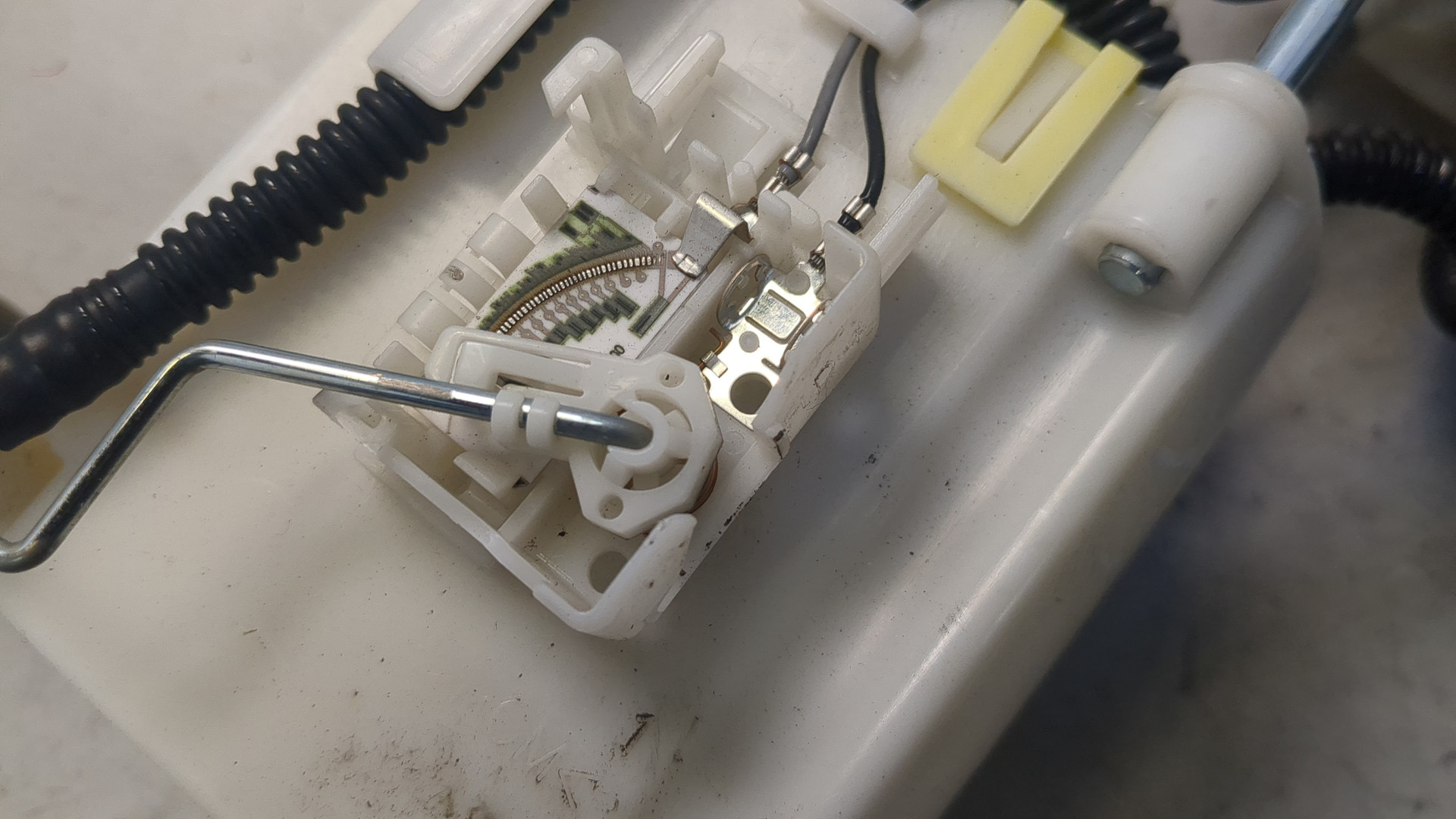 Насос топливный электрический