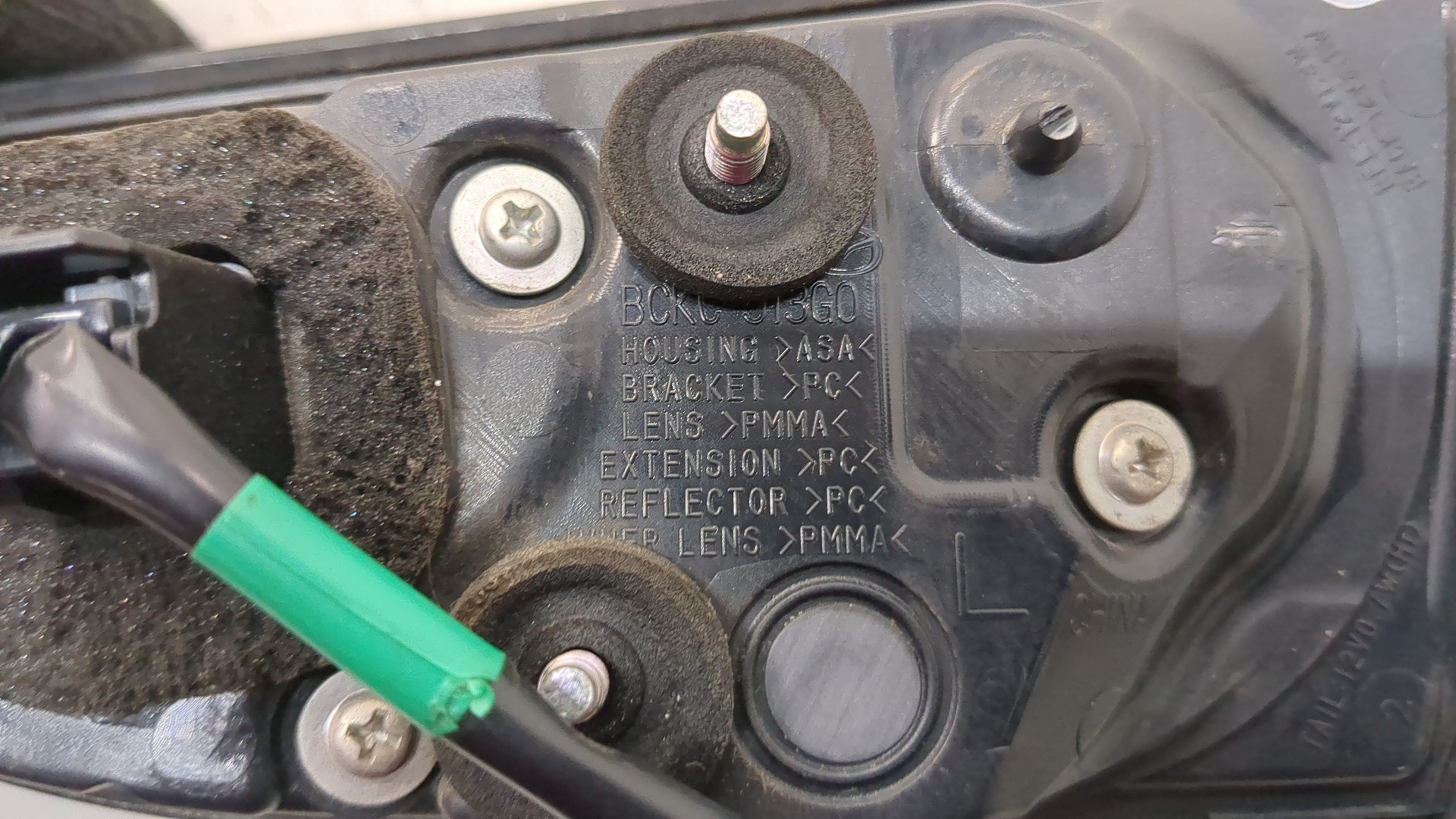 Фонарь задний внутренний левый