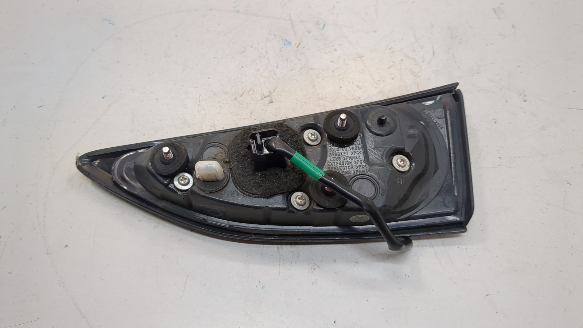 Фонарь задний внутренний левый