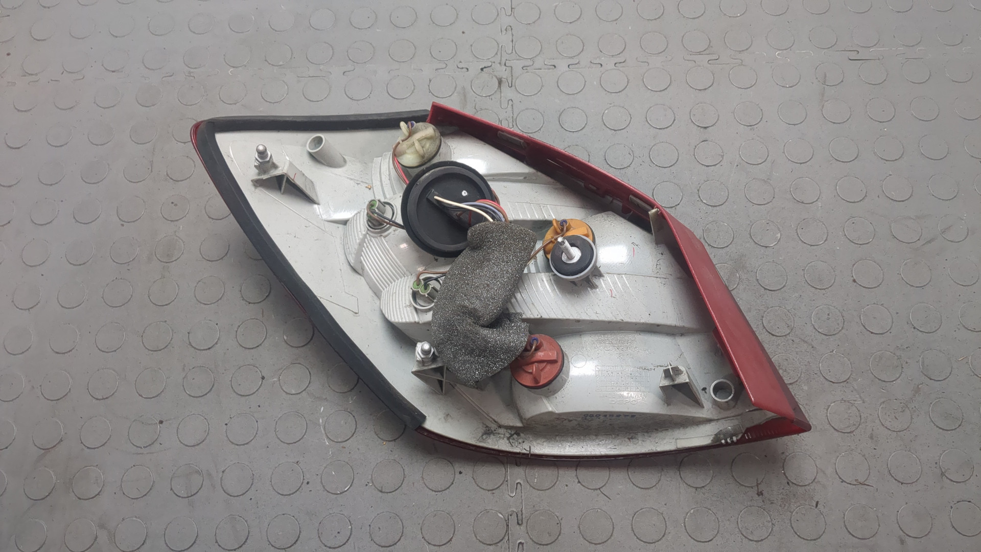 Фонарь задний правый