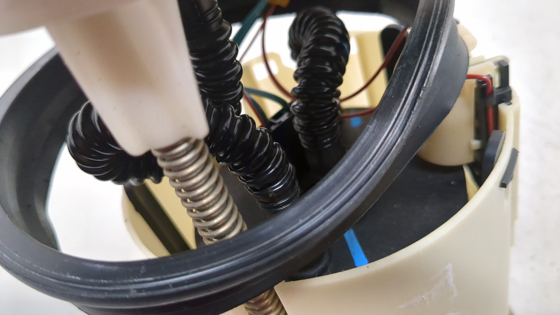 Насос топливный электрический