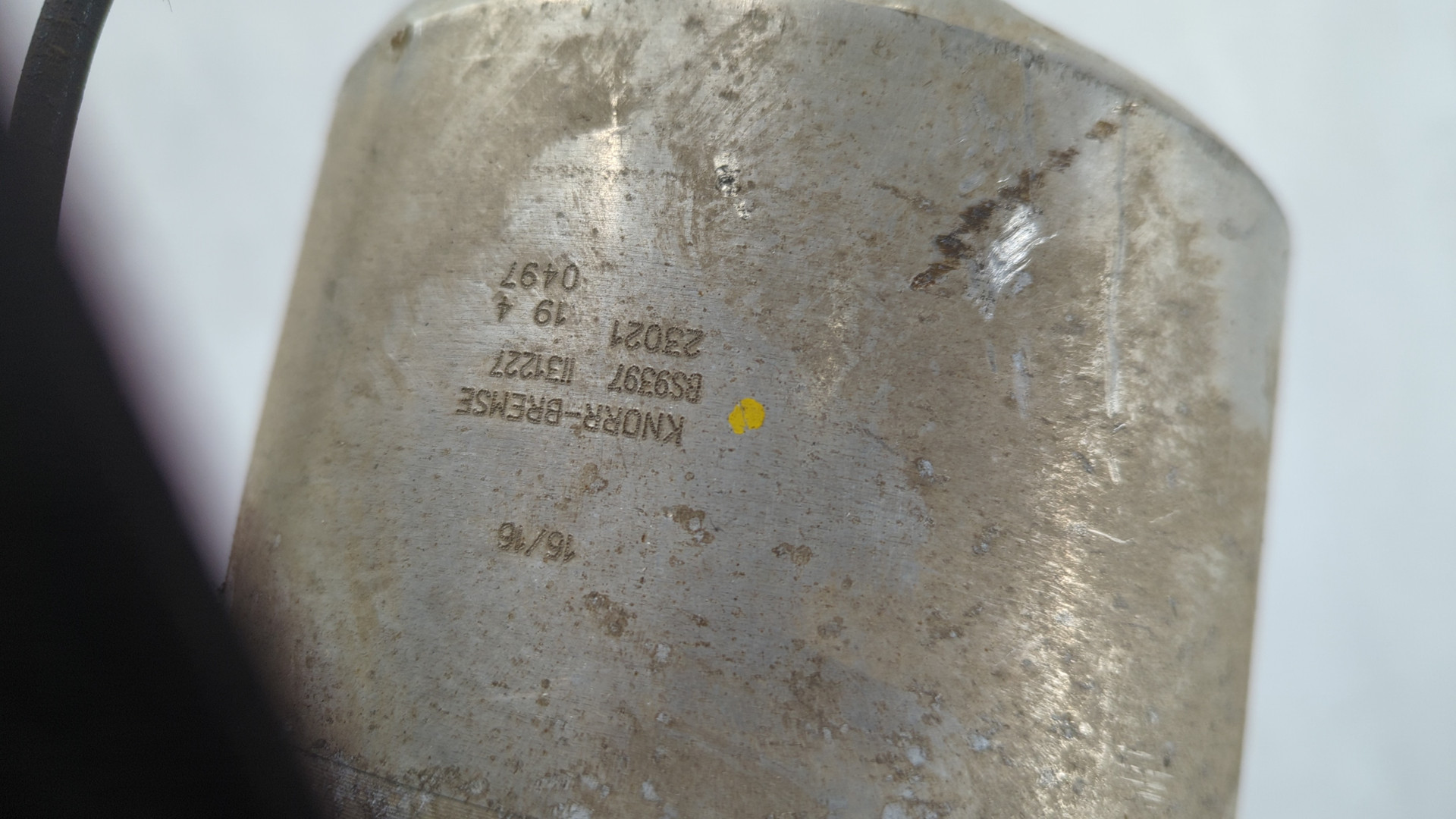 Кулак поворотный передний левый