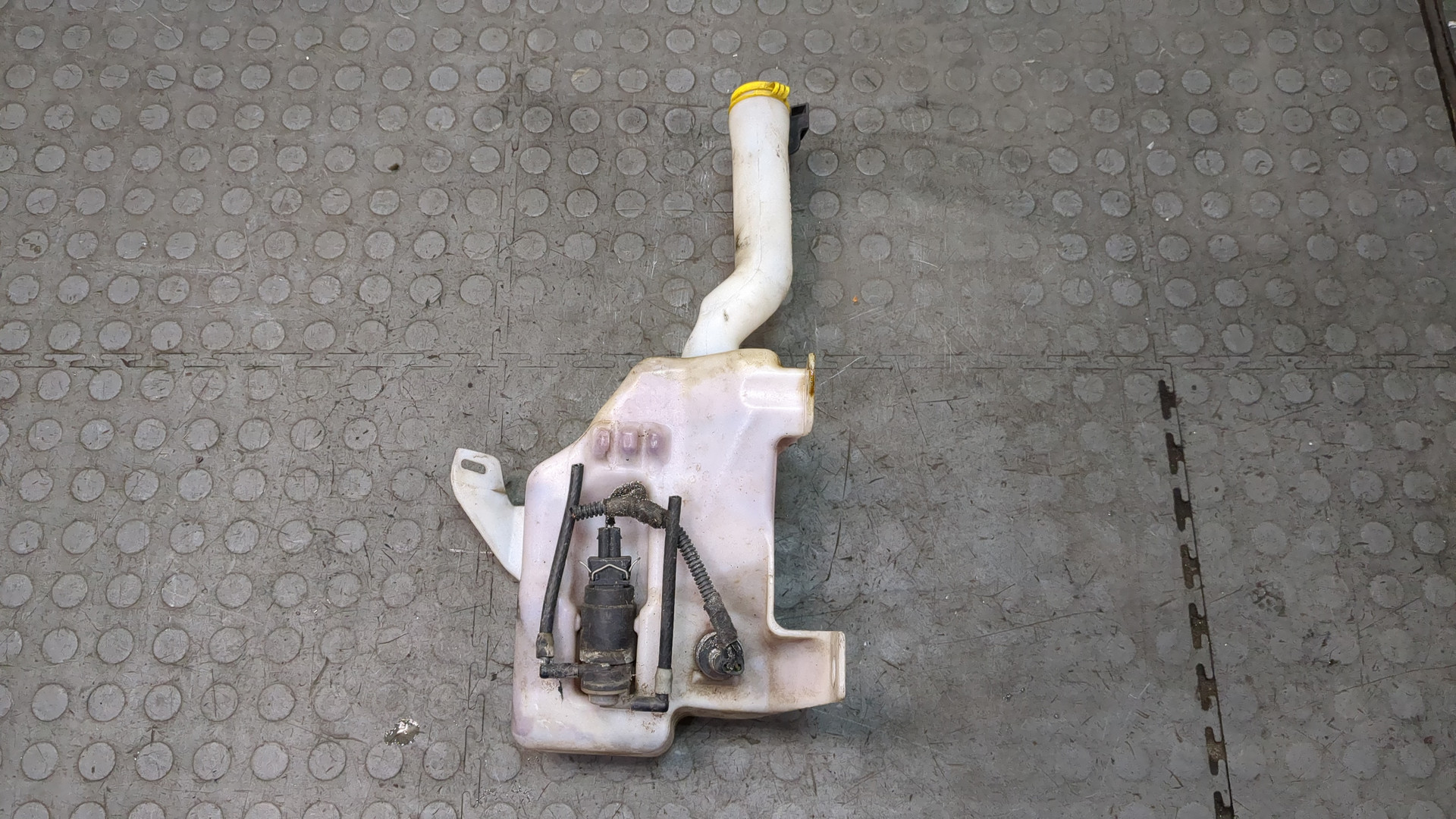 Бачок омывателя лобового стекла