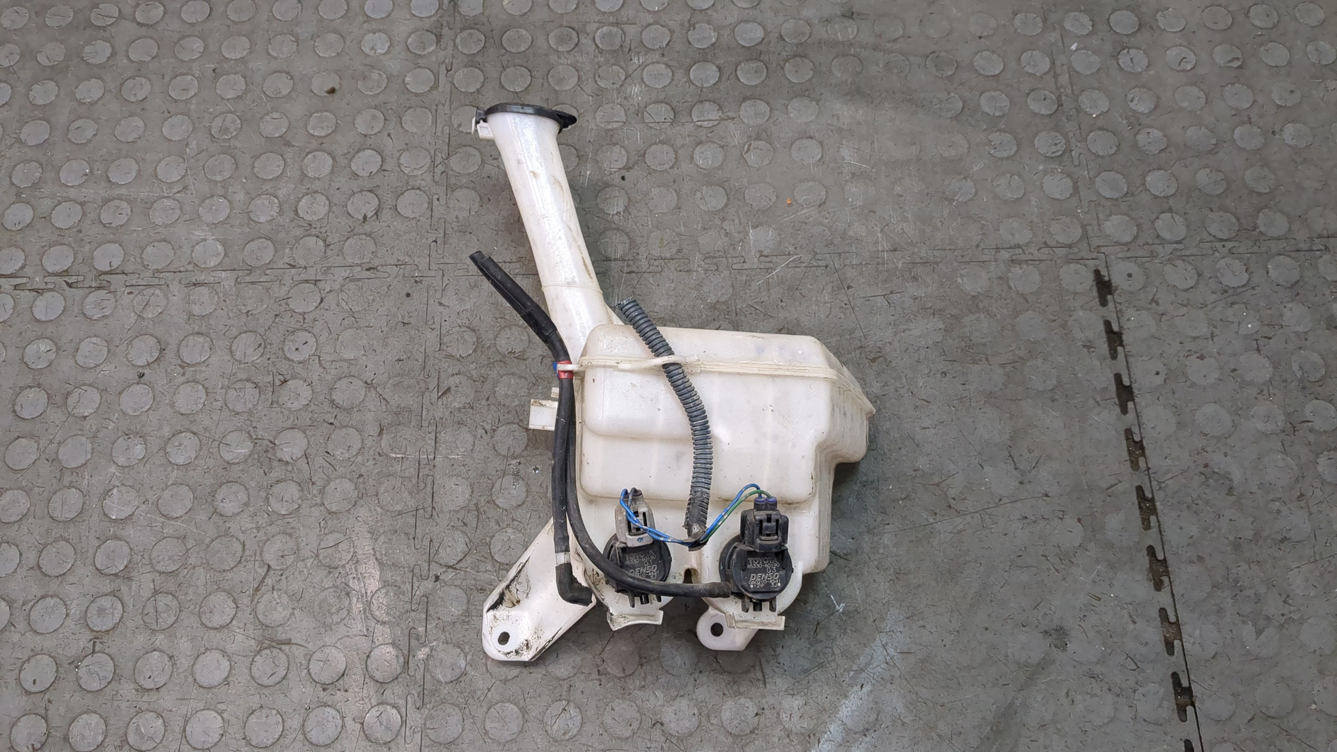 Бачок омывателя лобового стекла