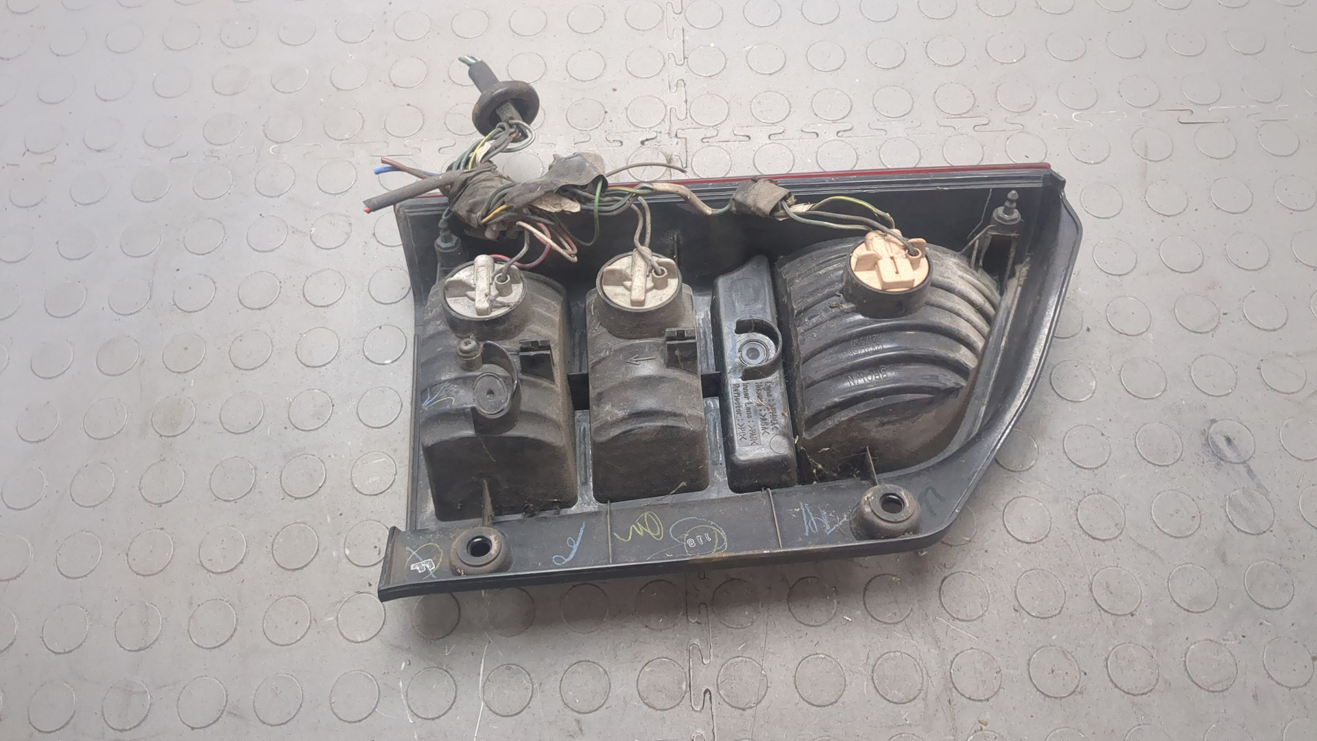 Фонарь задний правый