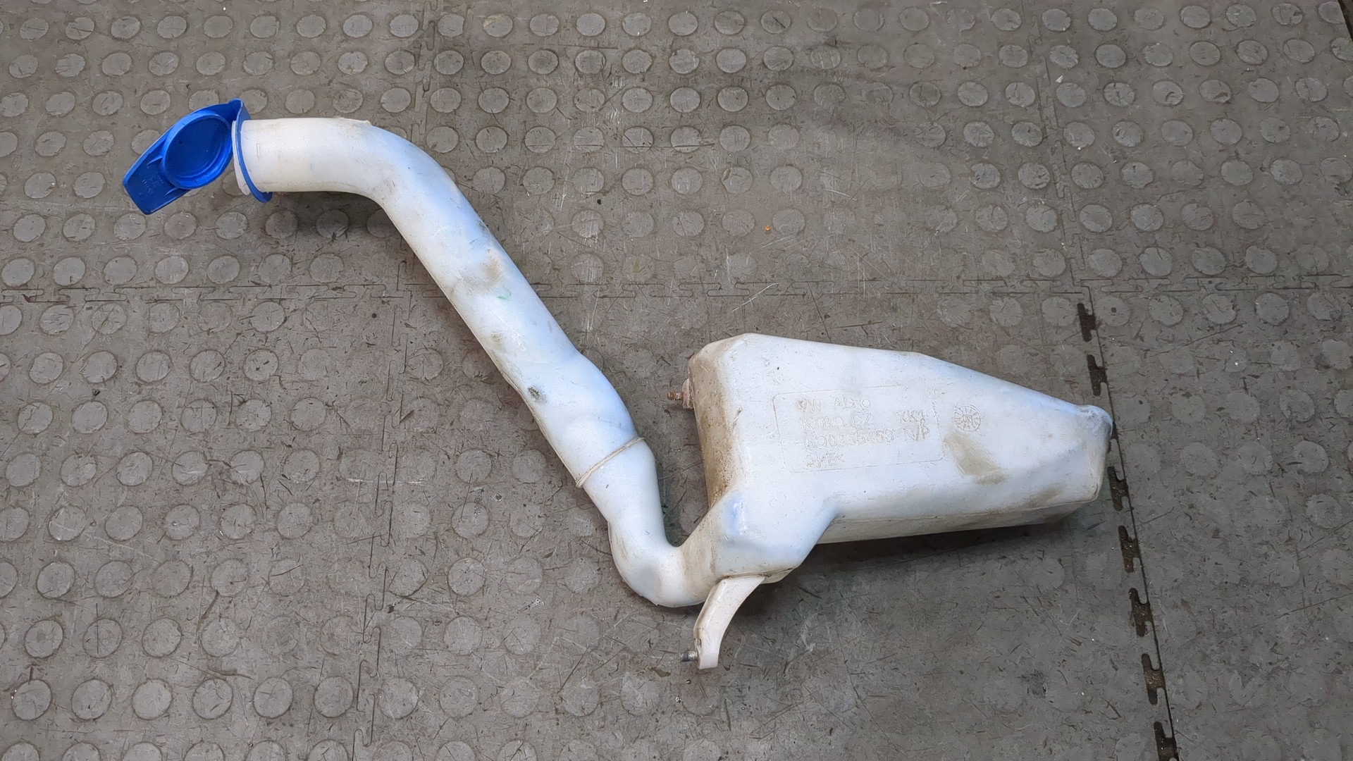 Бачок омывателя лобового стекла