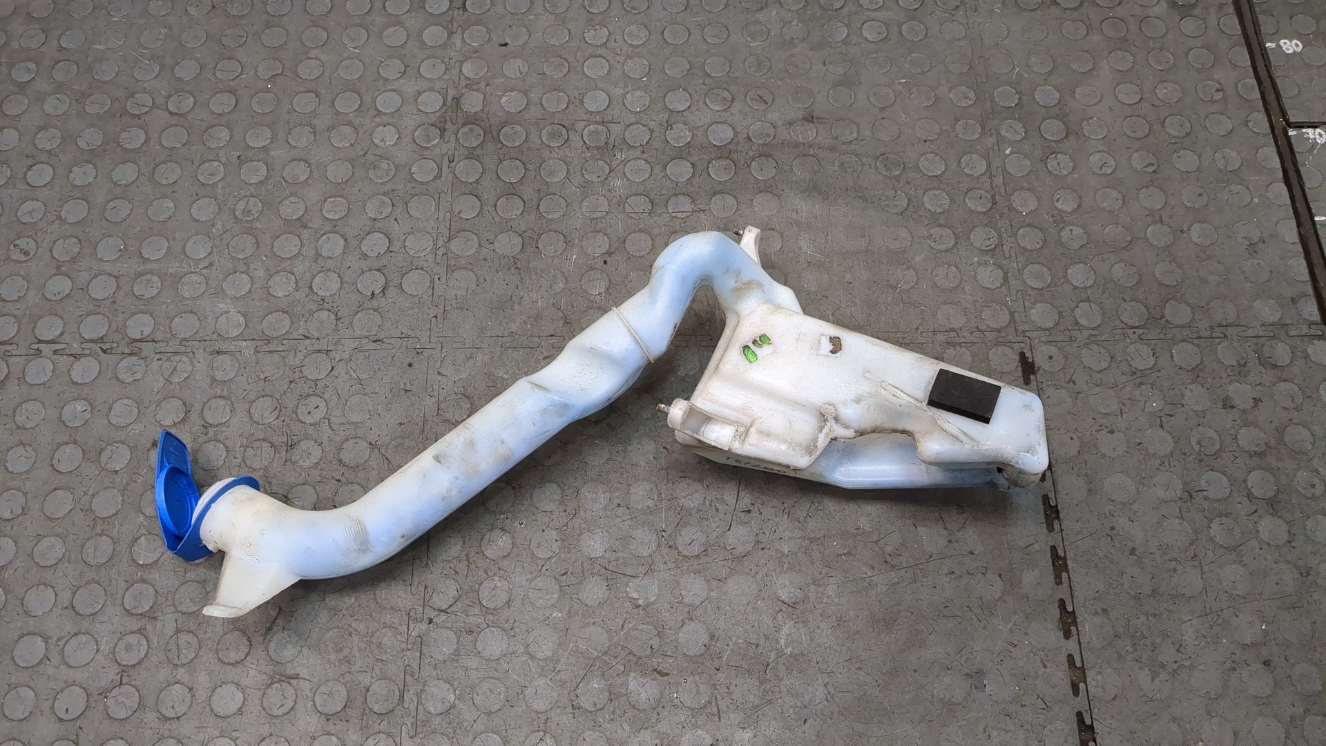 Бачок омывателя лобового стекла