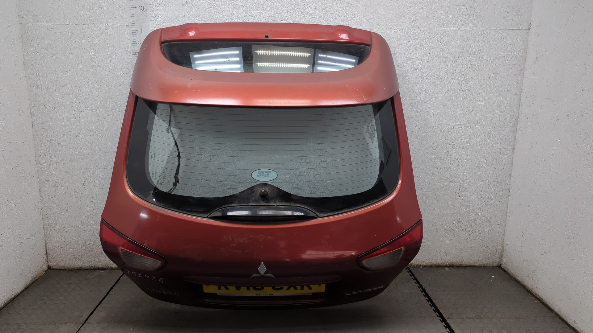 Дверь багажника