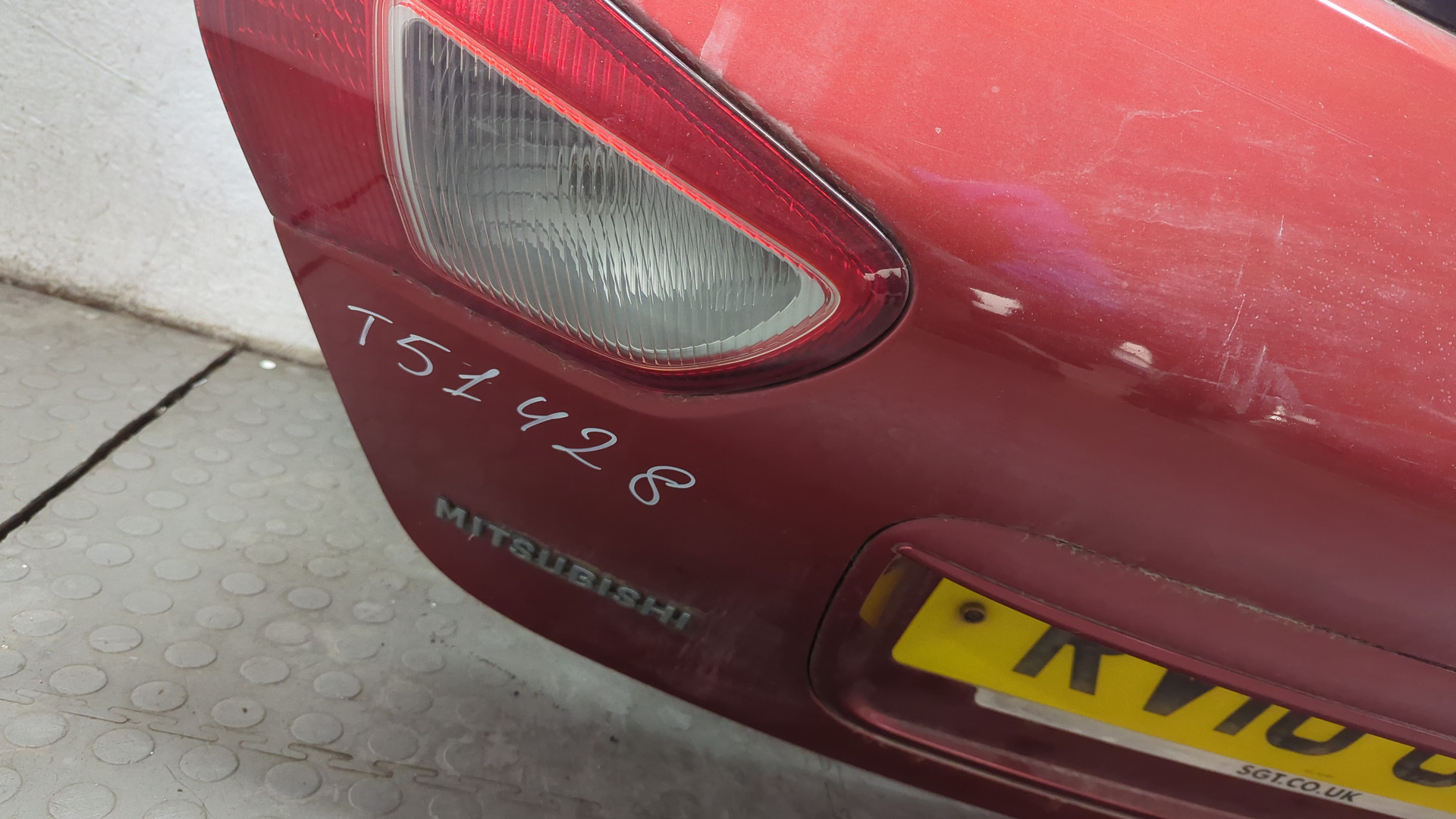 Дверь багажника