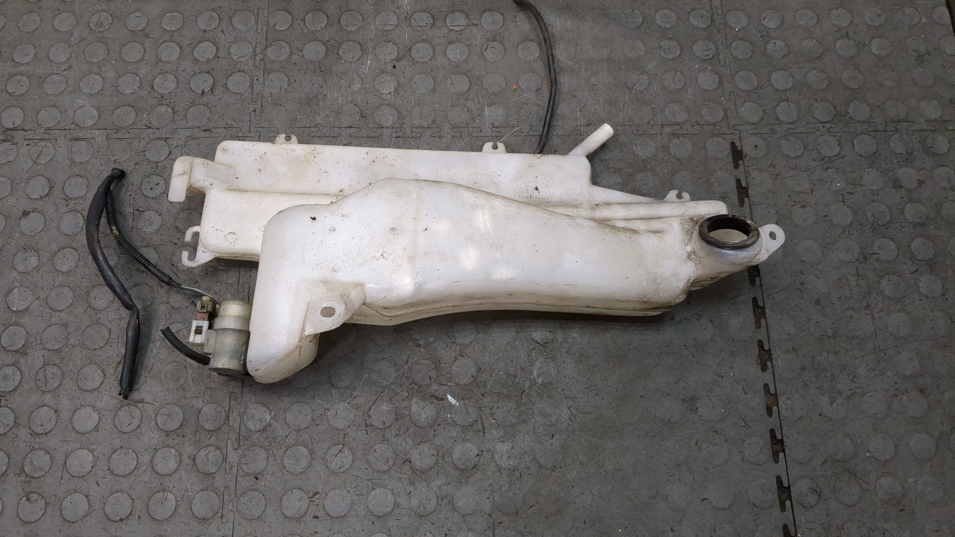 Бачок омывателя лобового стекла