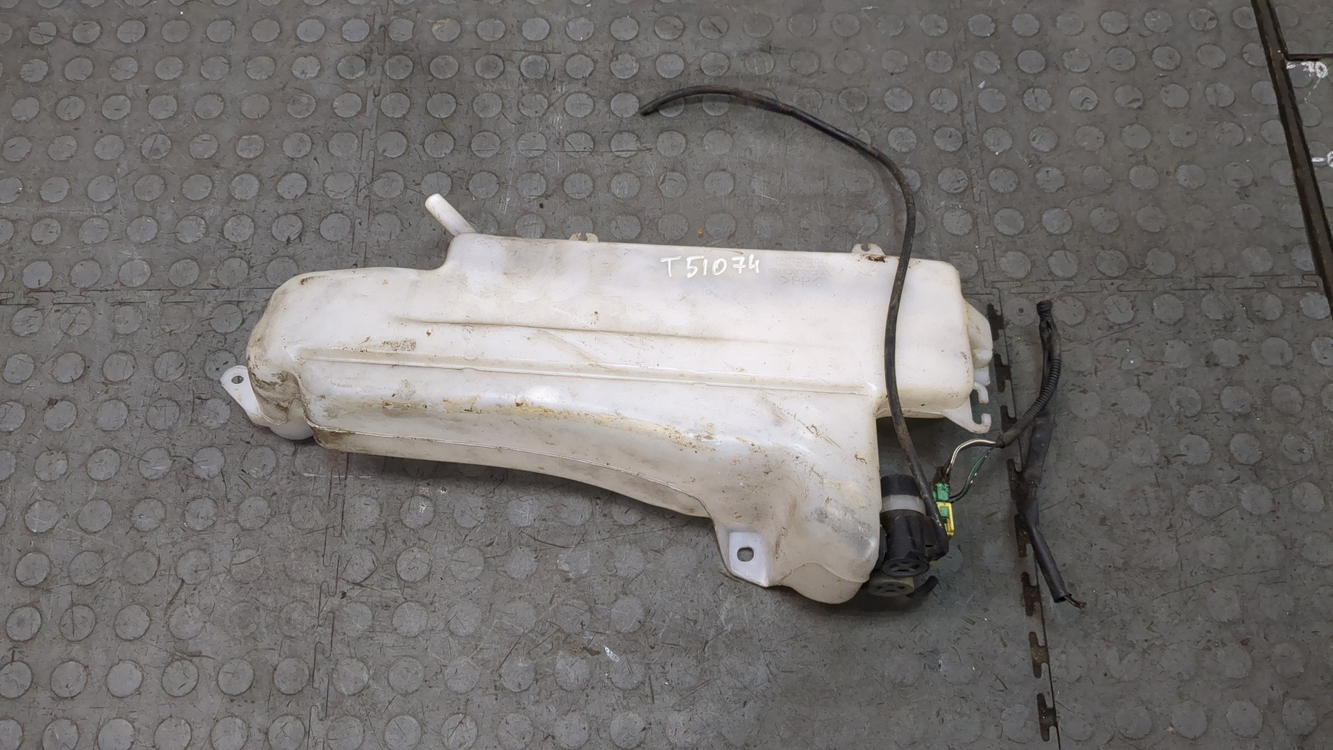 Бачок омывателя лобового стекла