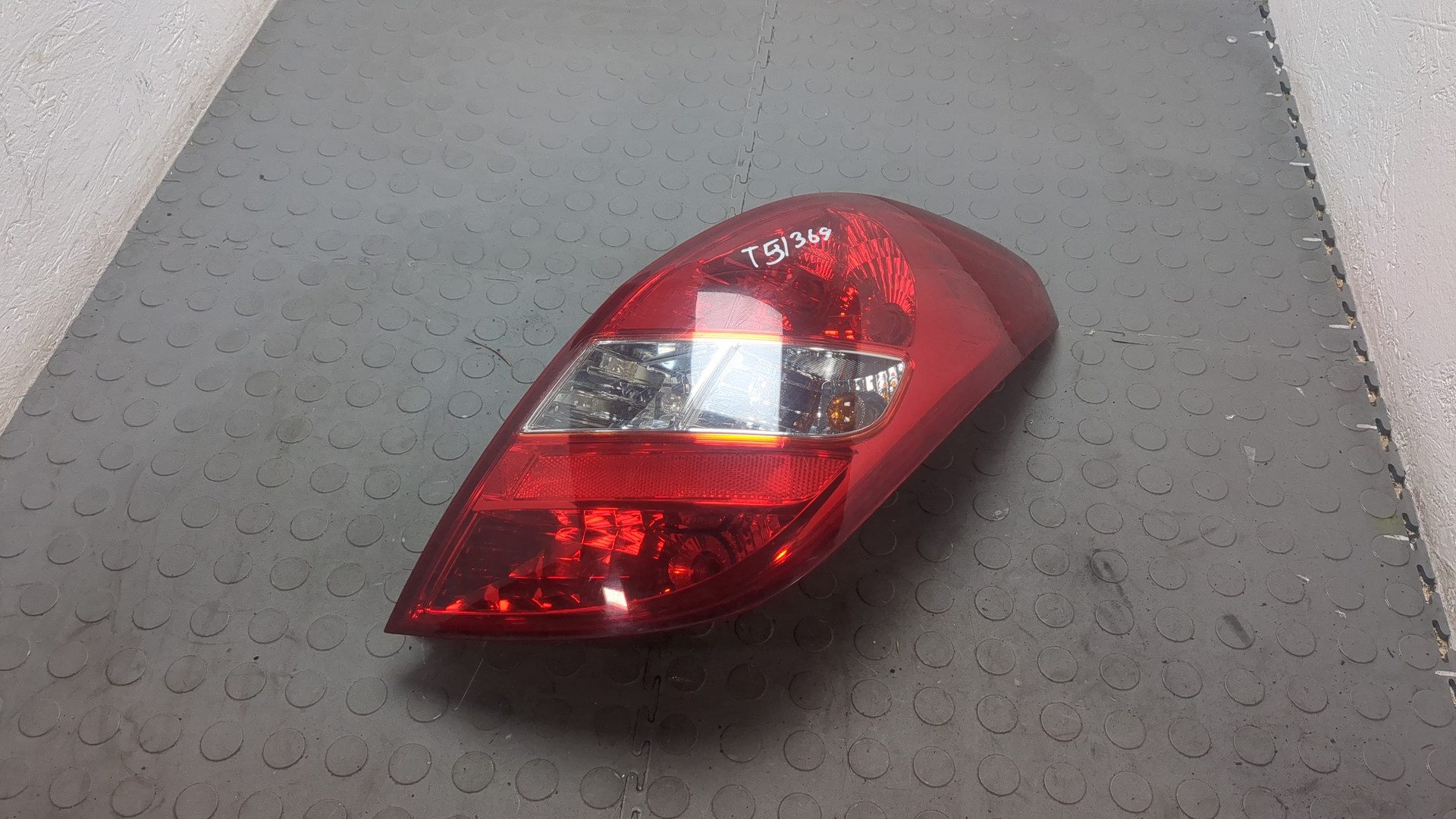 Фонарь задний правый