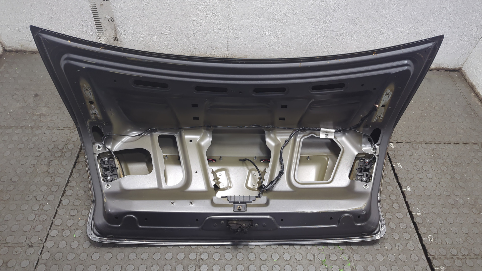 Дверь багажника