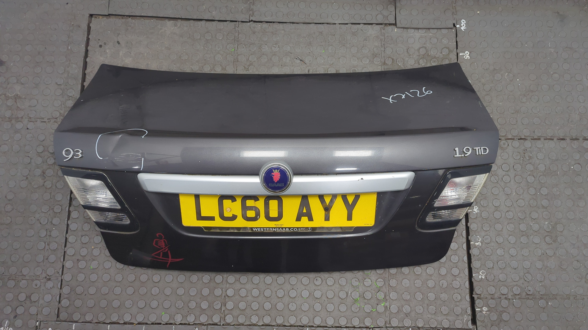 Дверь багажника