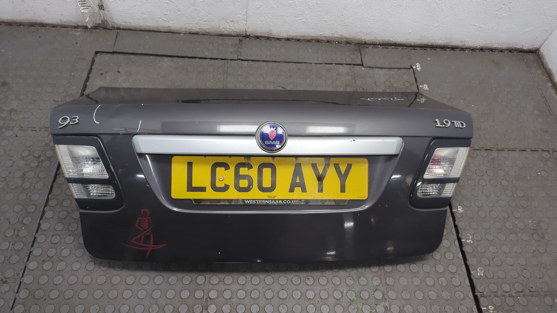 Дверь багажника