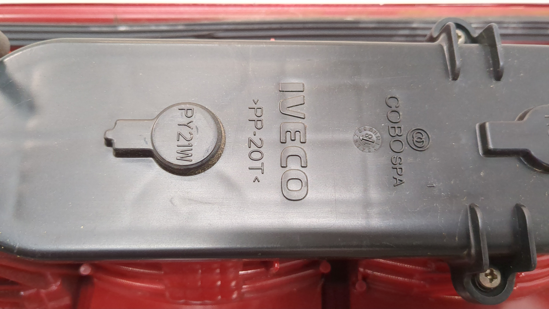 Фонарь задний левый