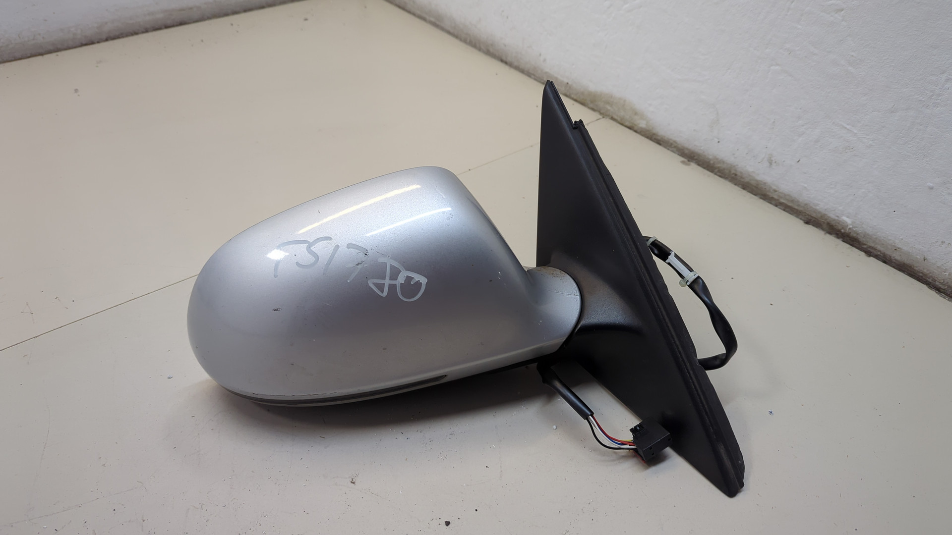 Зеркало правое электрическое