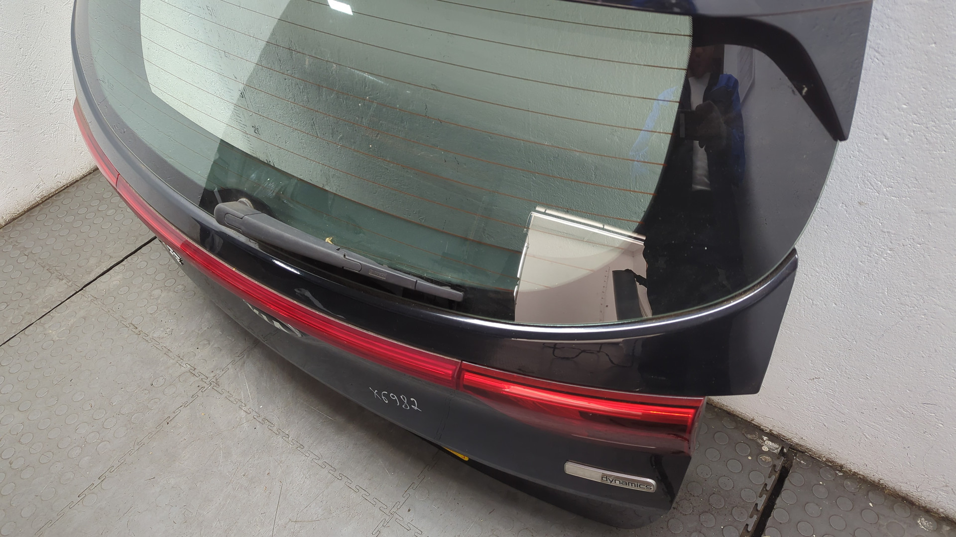 Дверь багажника