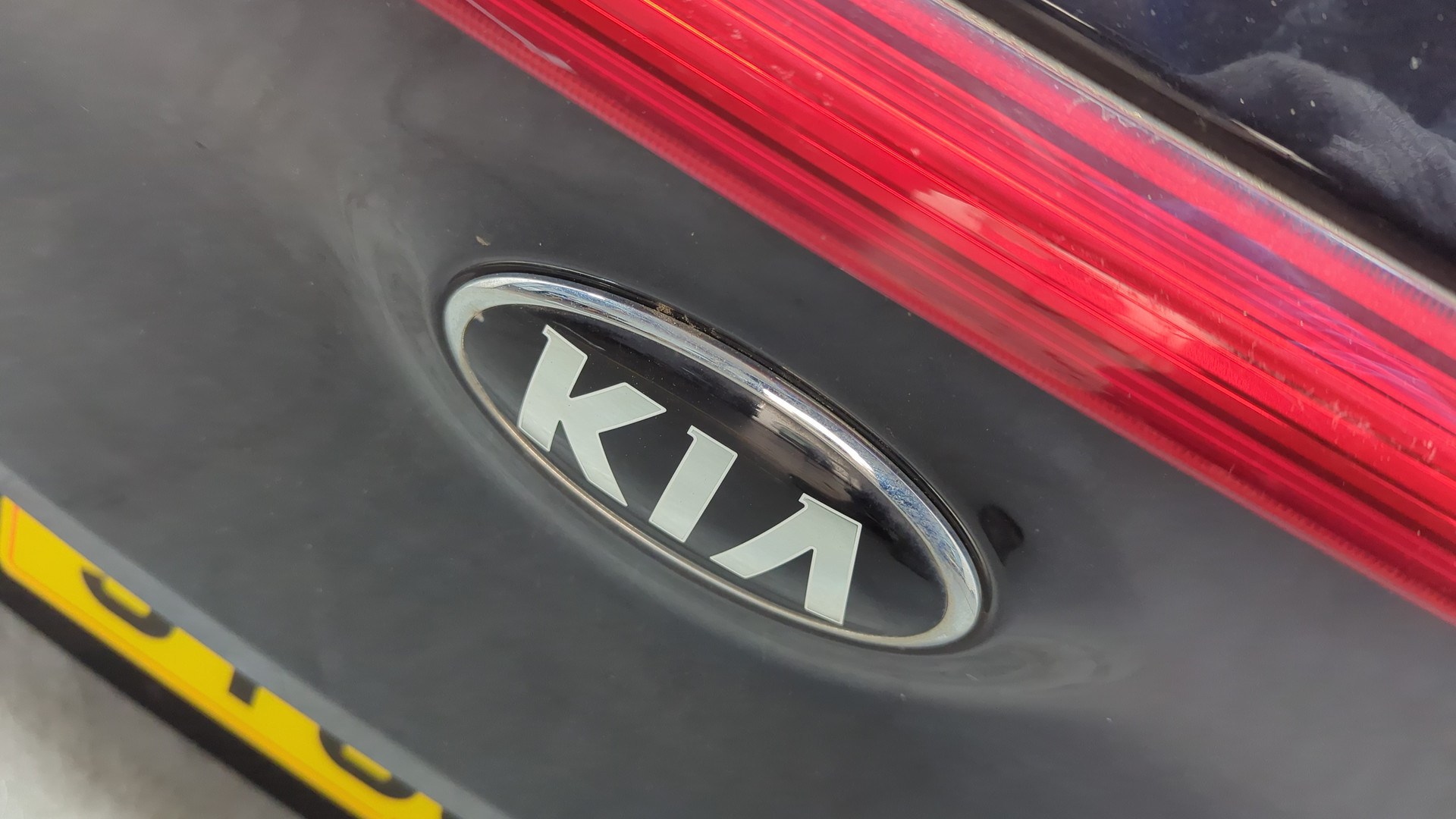 Дверь багажника