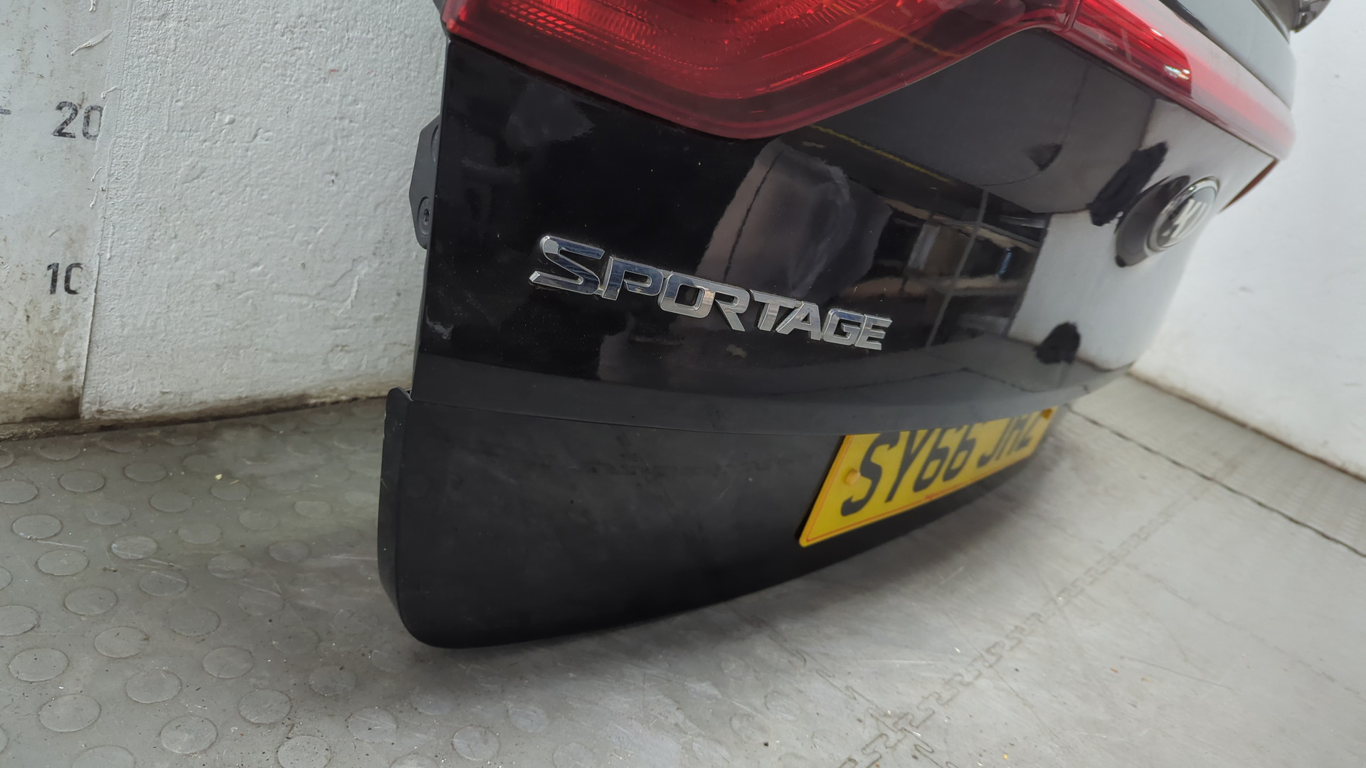 Дверь багажника