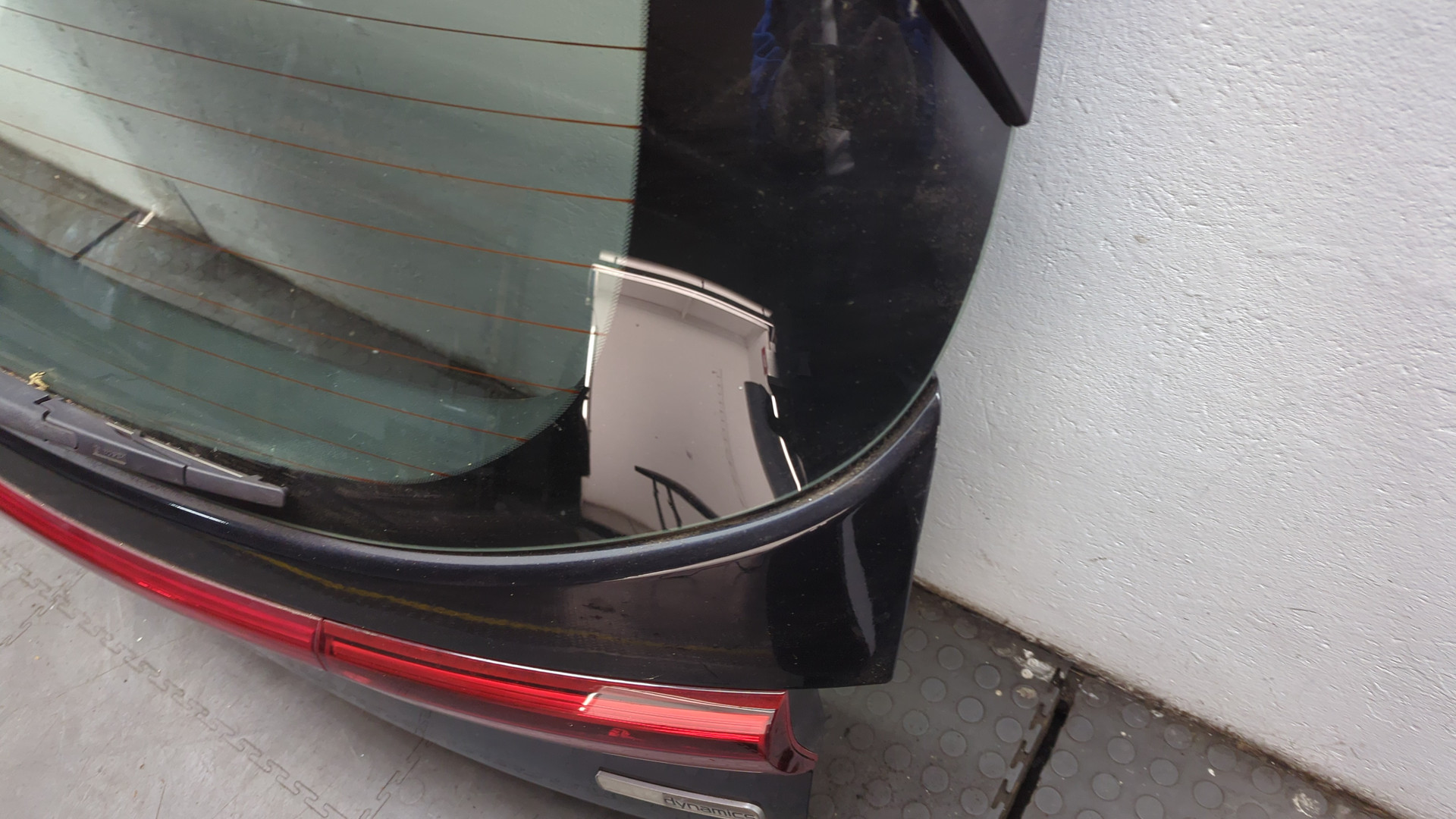 Дверь багажника