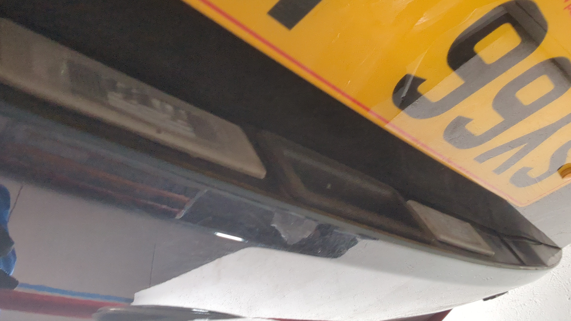 Дверь багажника