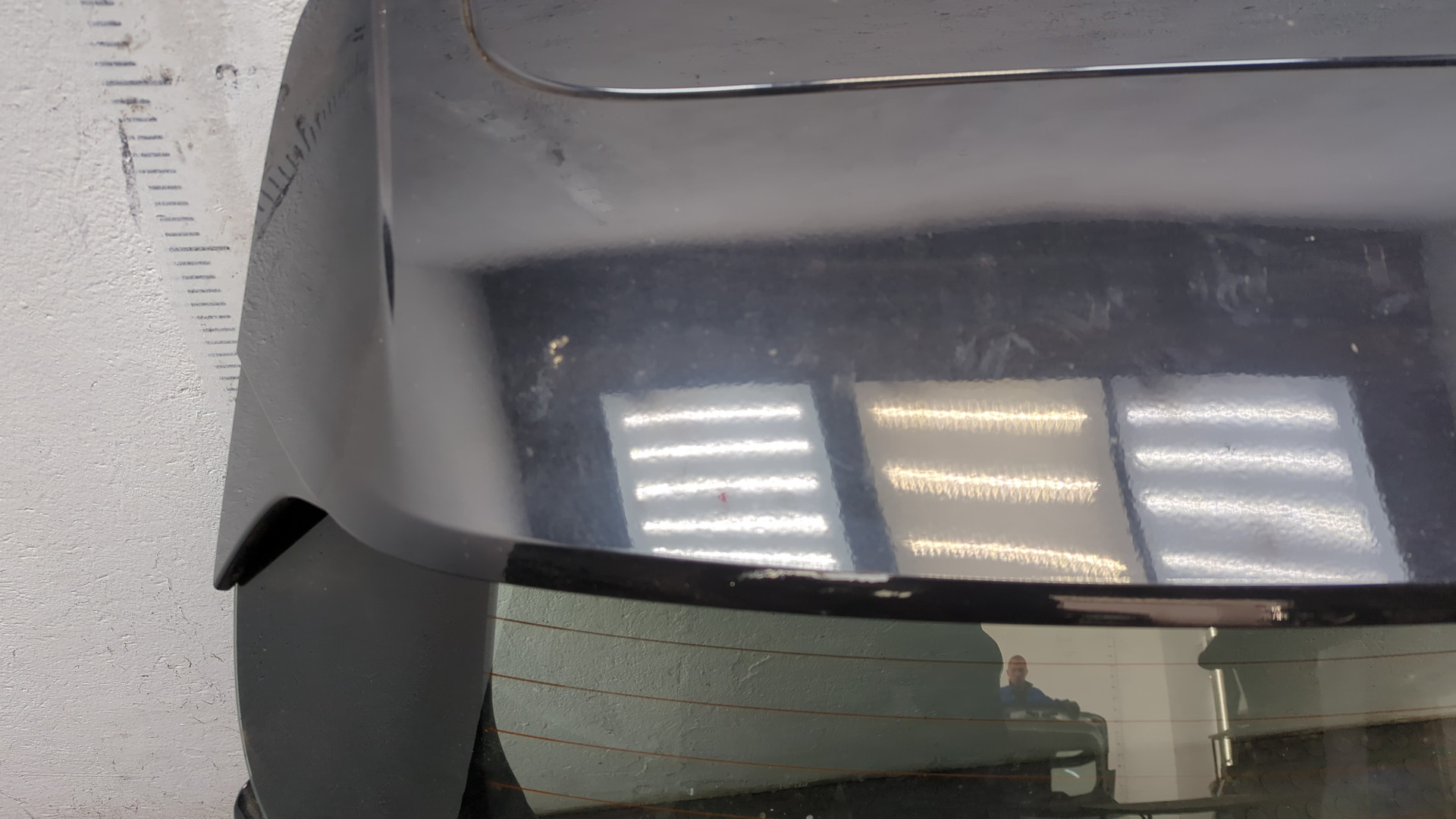 Дверь багажника