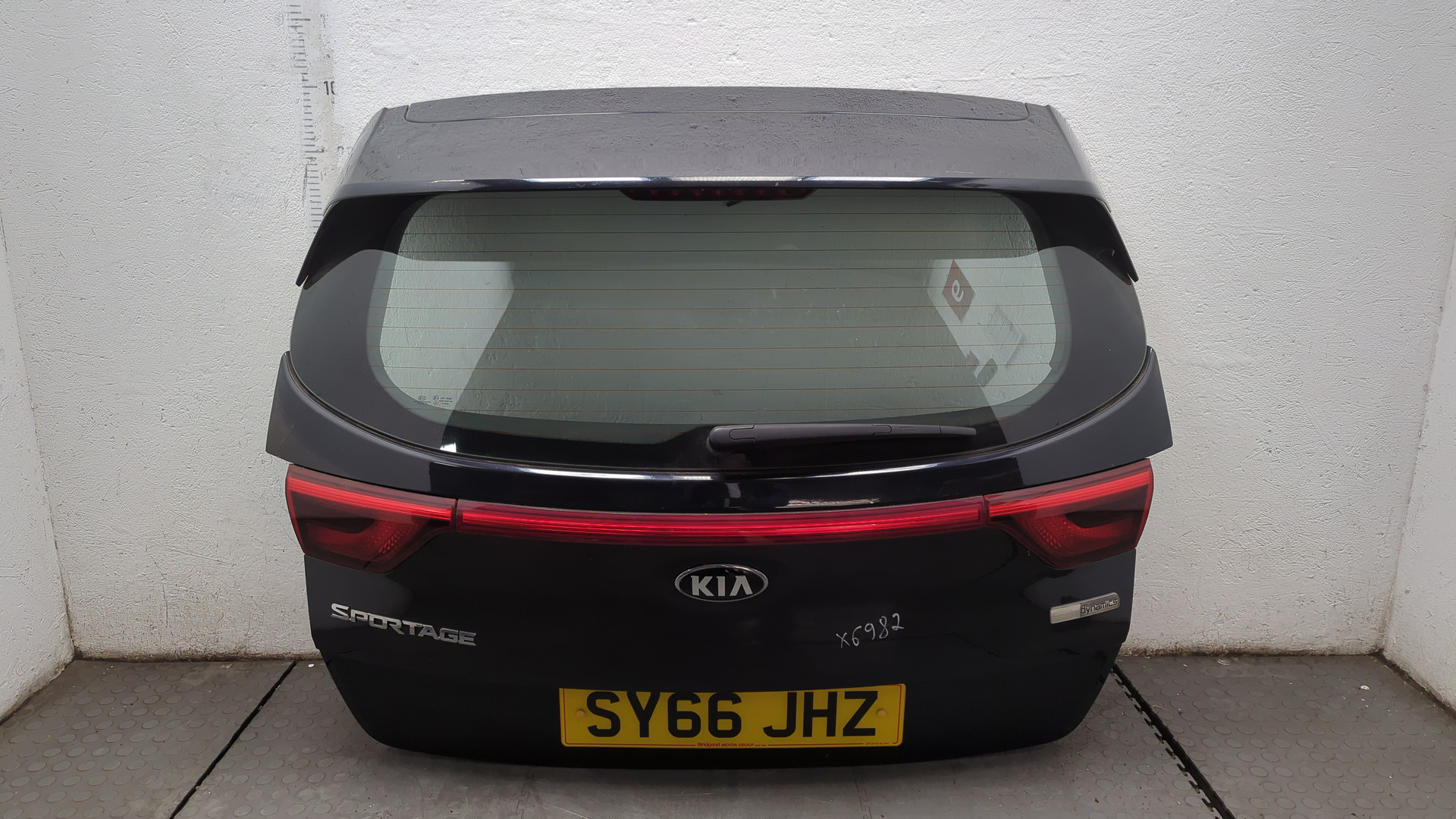 Дверь багажника