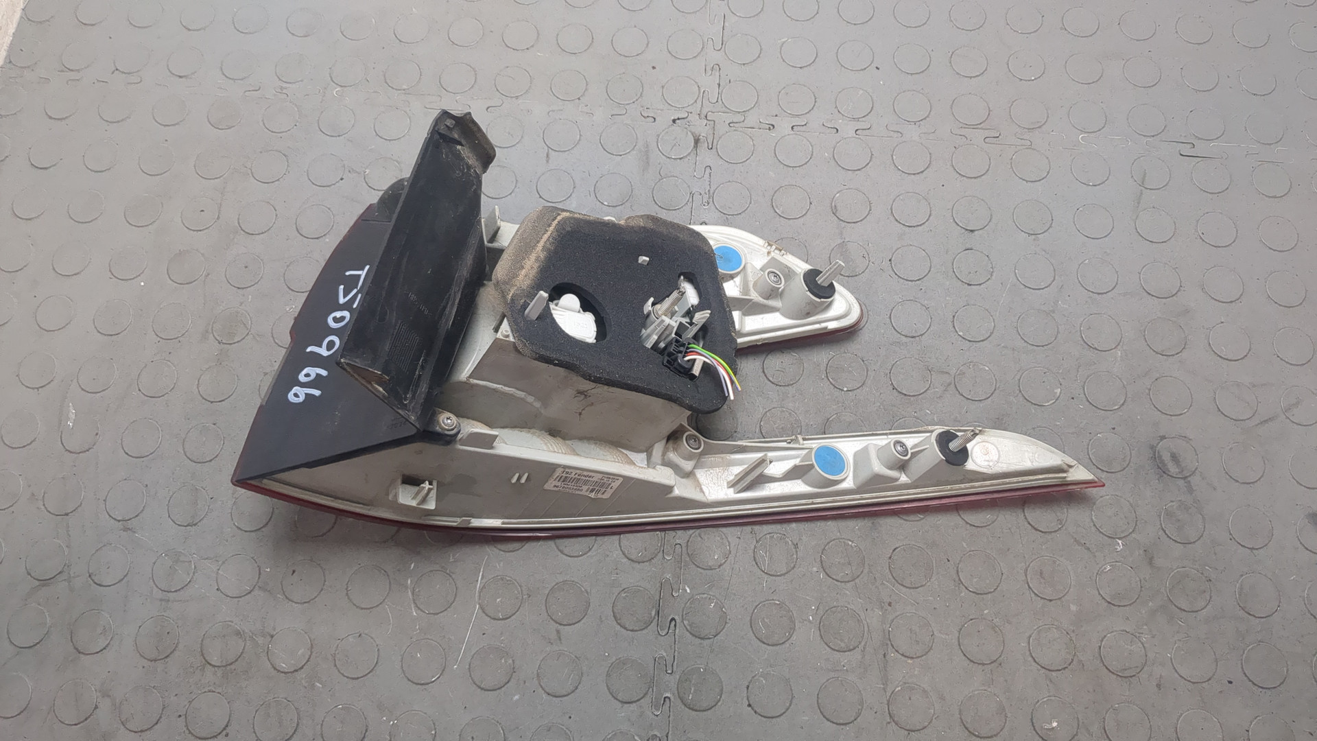 Фонарь задний левый