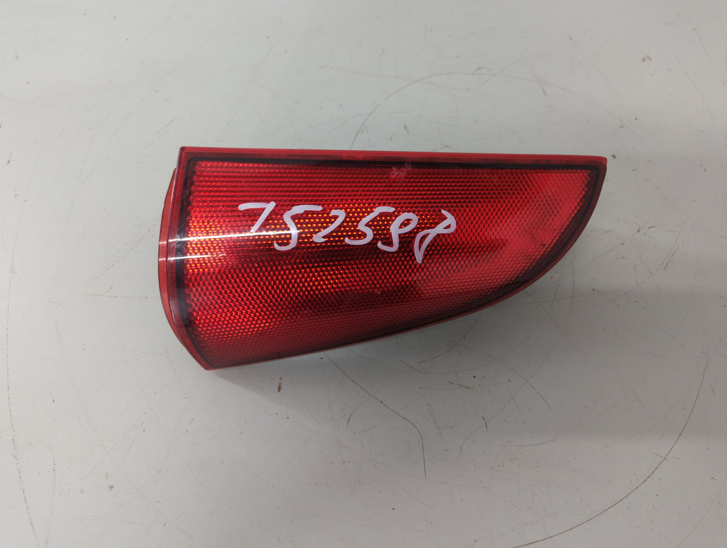 Отражатель в бампер задний правый