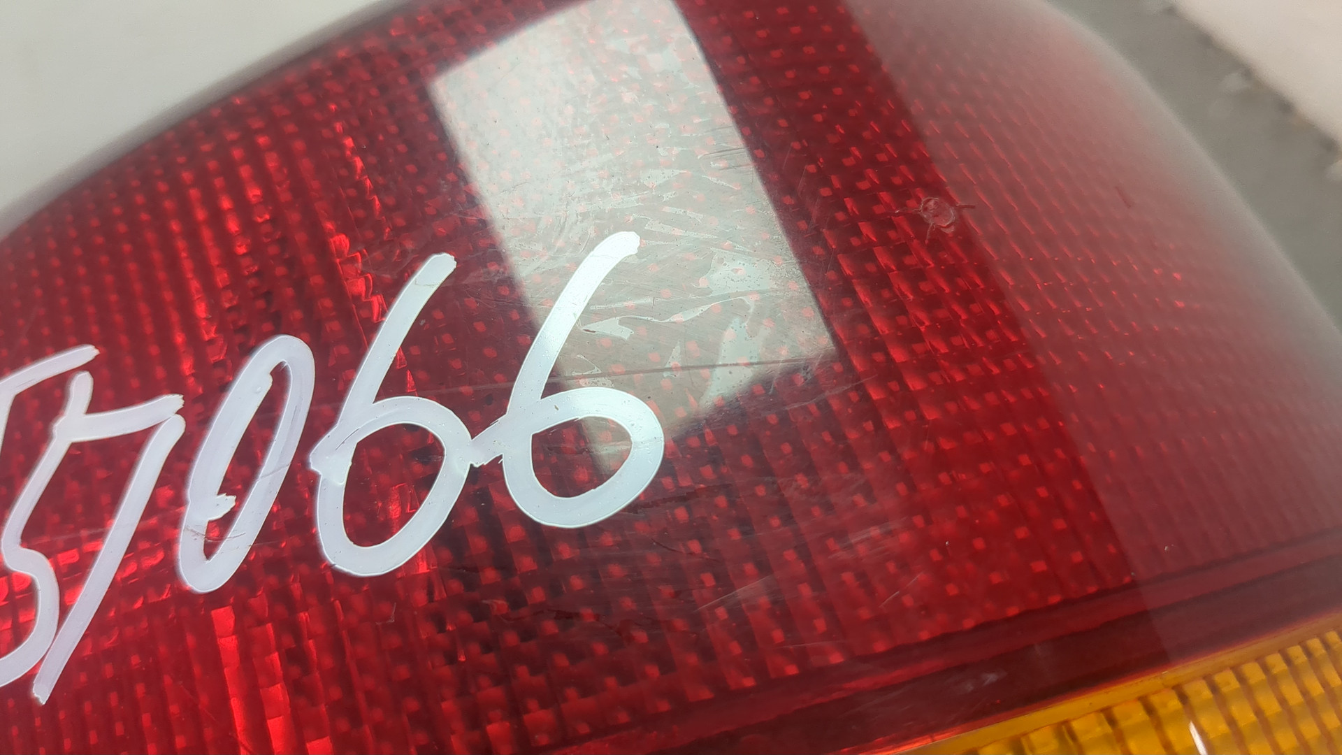 Фонарь задний левый