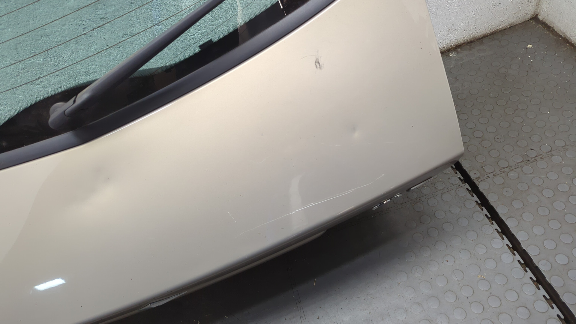 Дверь багажника