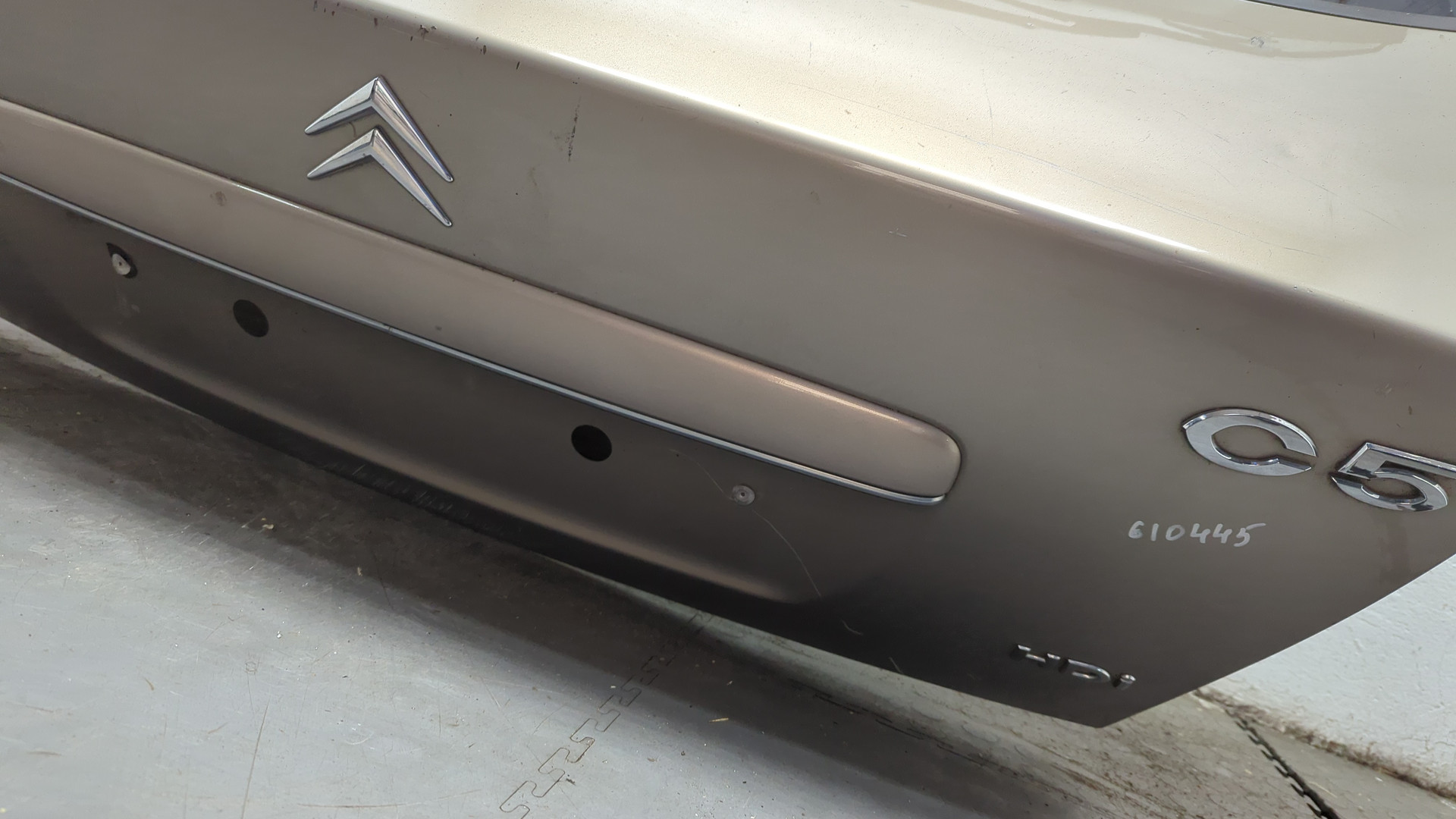 Дверь багажника