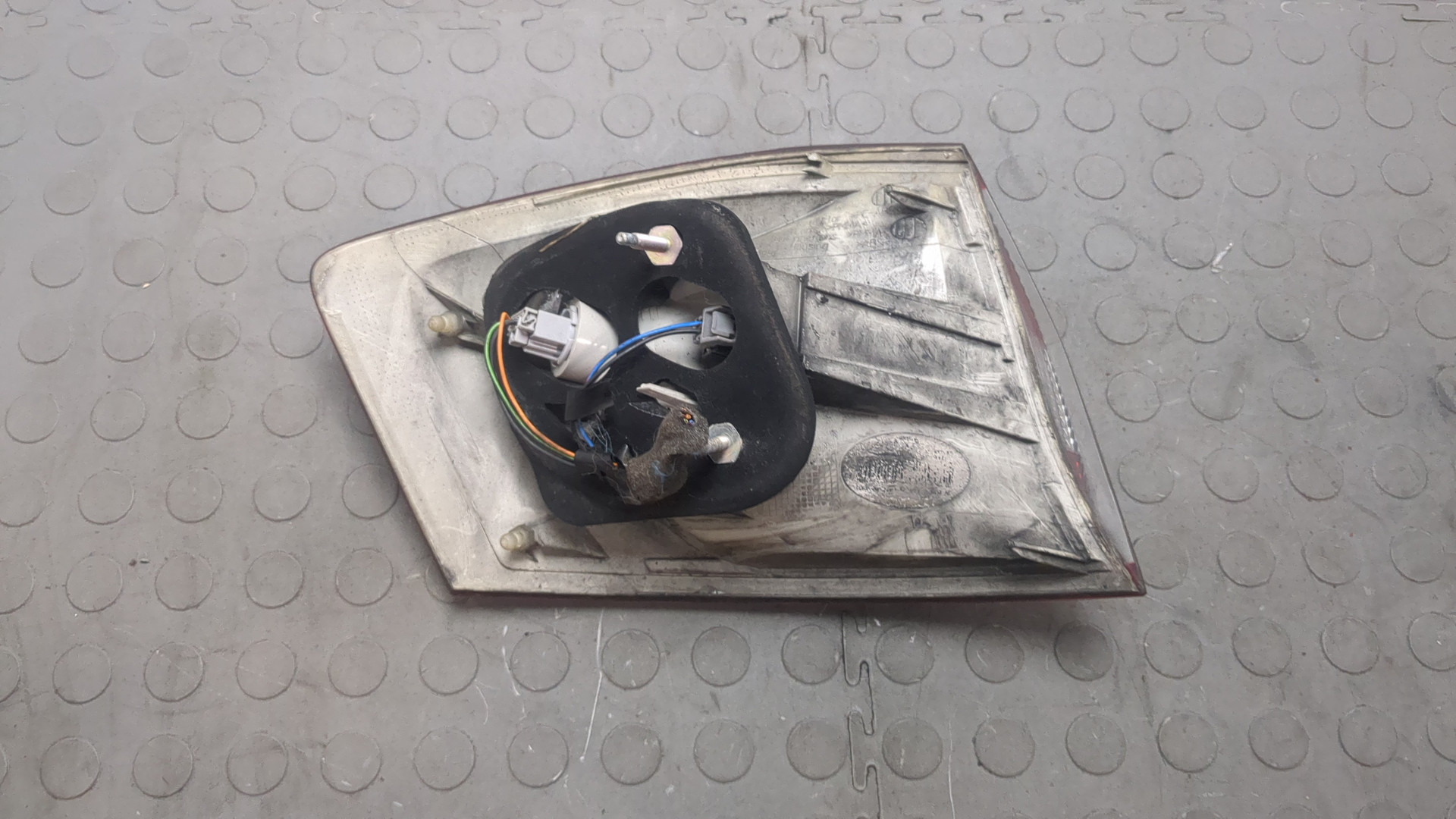 Фонарь задний правый